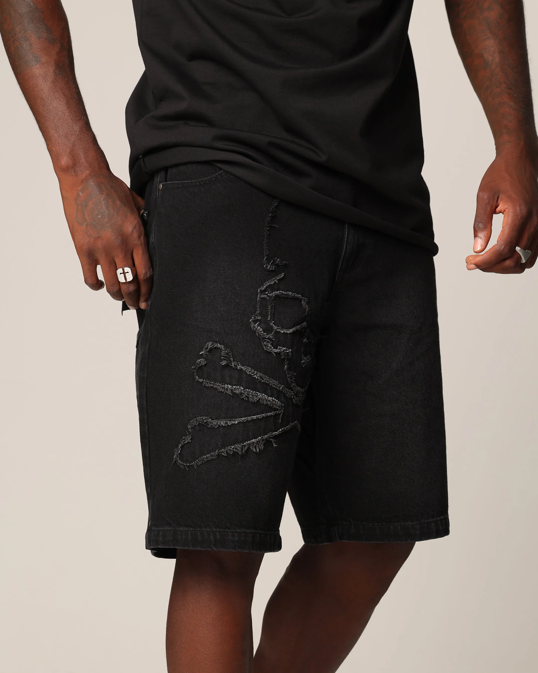 Saint Morta Shorts en Jean à Motif Demi-Crâne Lavé Noir