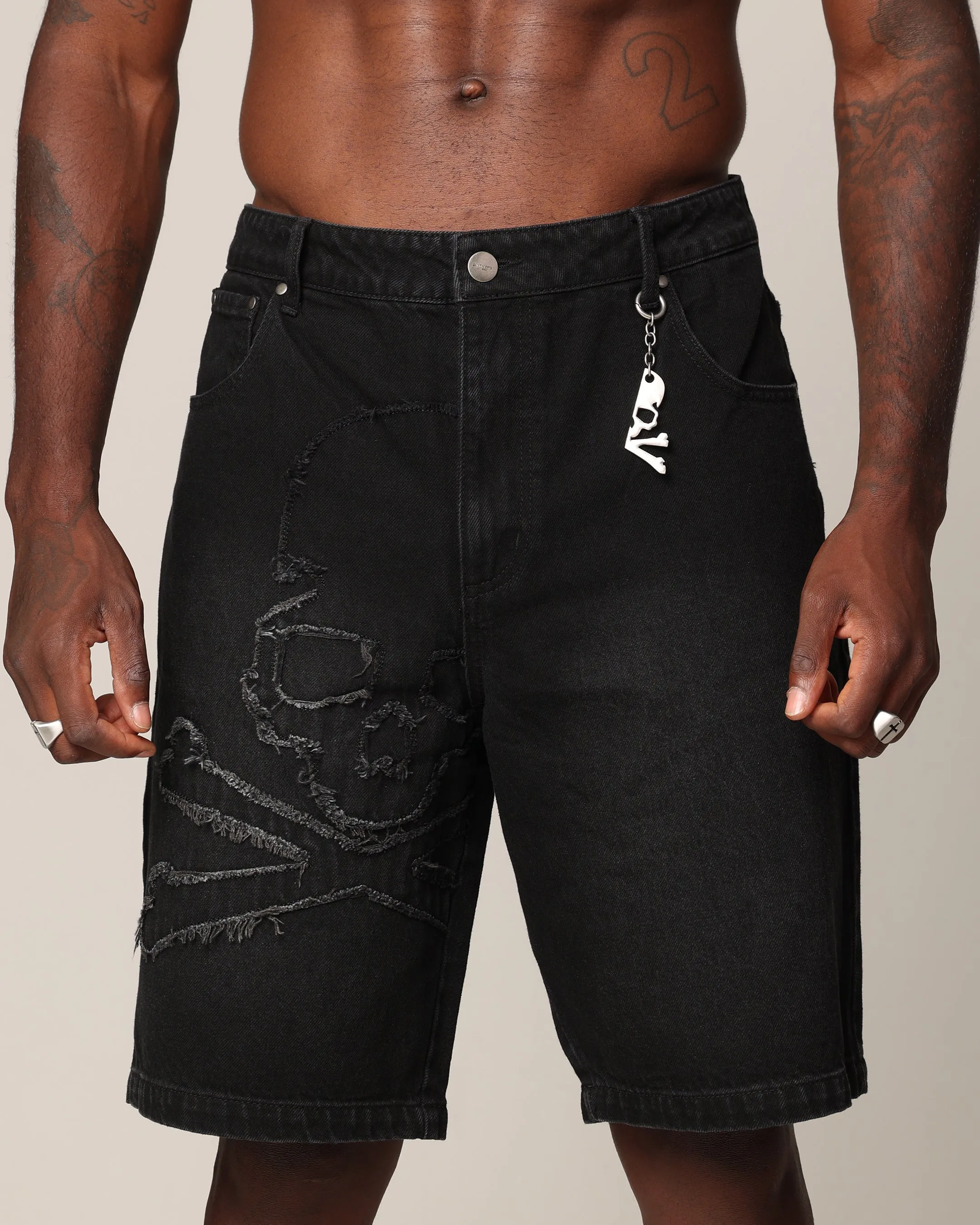 Saint Morta Shorts en Jean à Motif Demi-Crâne Lavé Noir