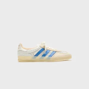 Comfort Methods Hybrid Upper Adidas Gazelle Indoor - Off White / Focus Blue / Warm Vanilla