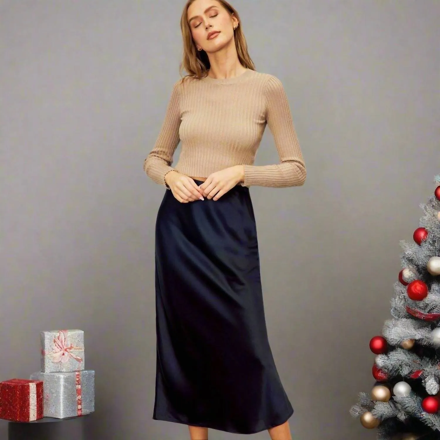 Jupe mi-longue en satin noir