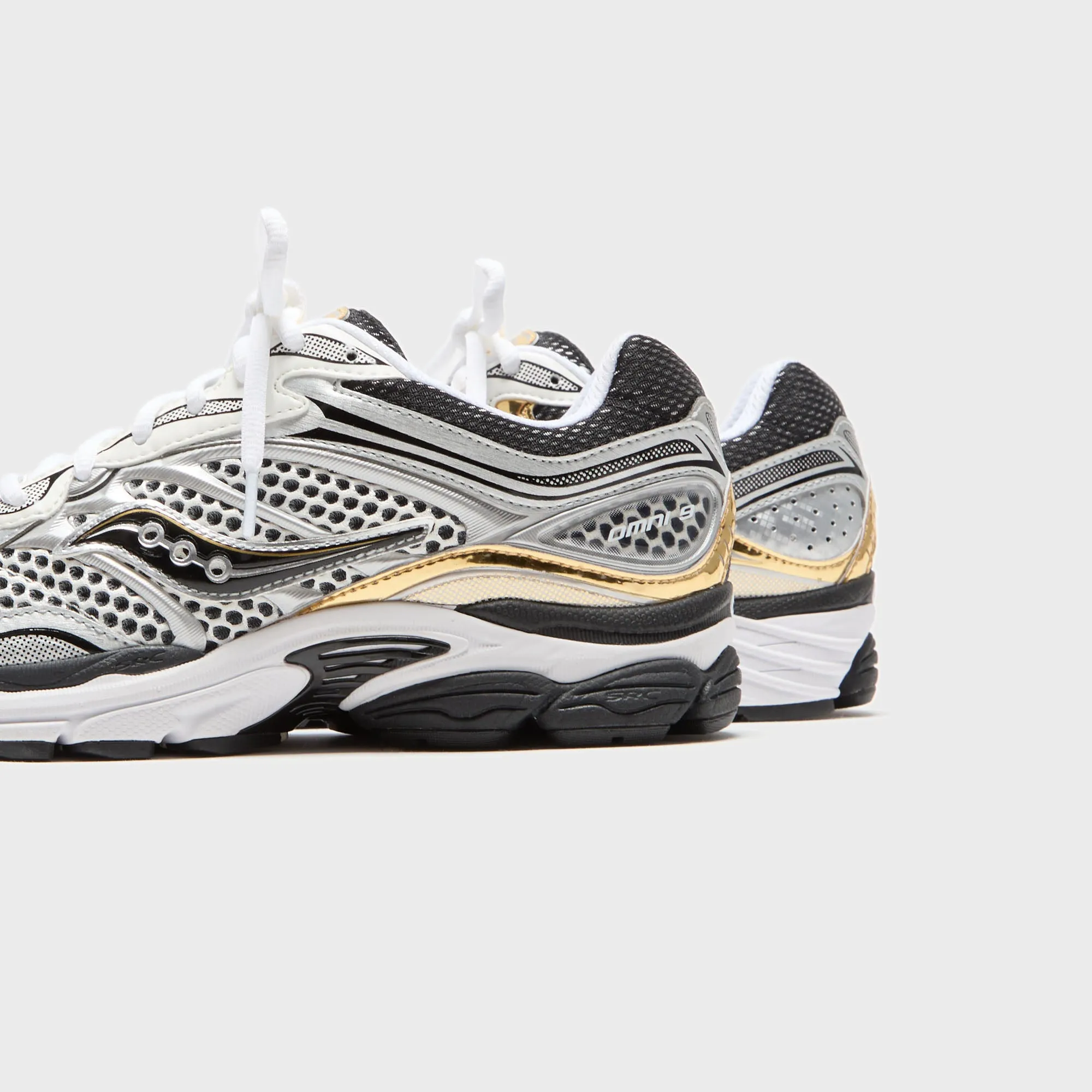 Saucony Progrid Omni 9 - Silver / Gold SurfaceTreatment