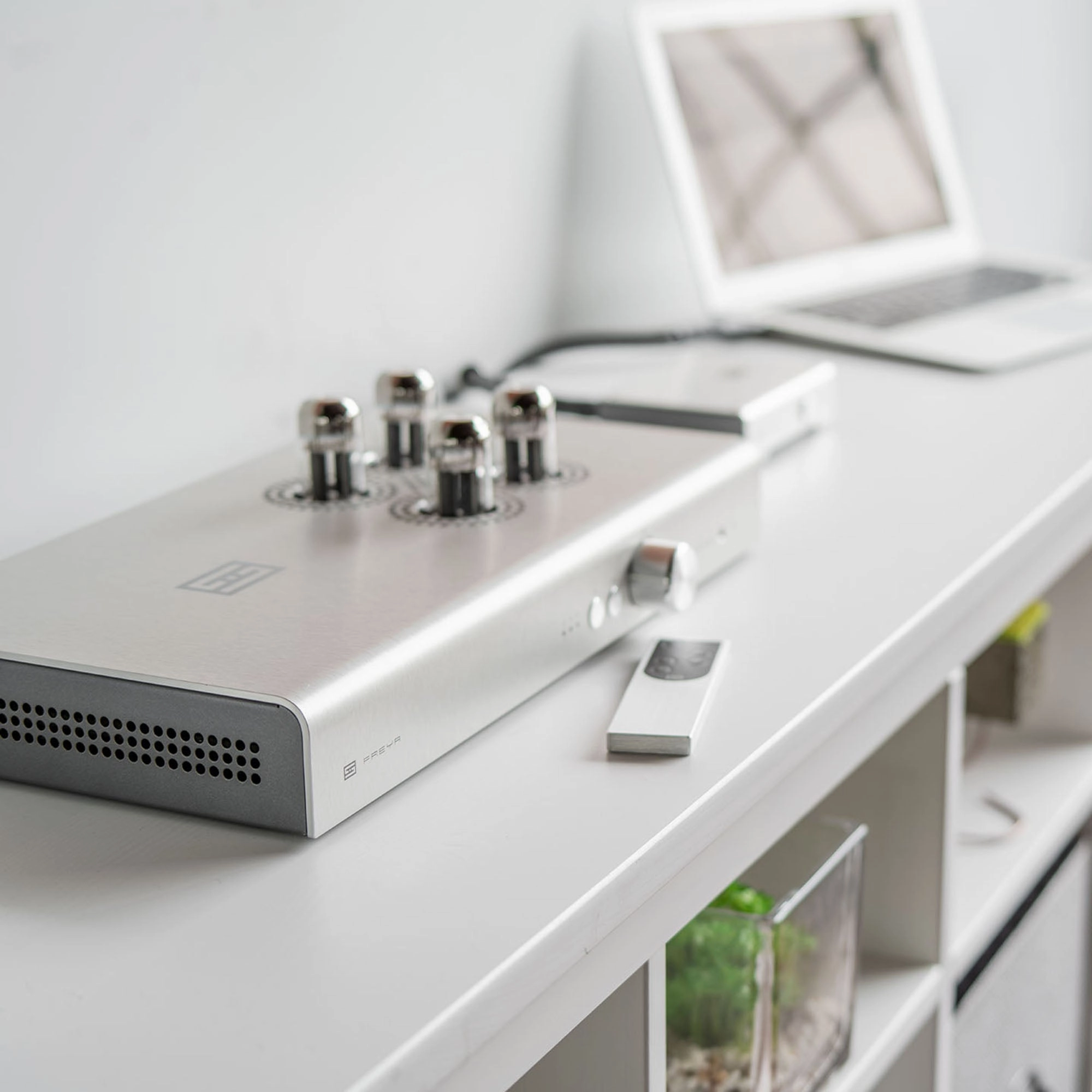 Schiit Audio Freya  F Preamplifier