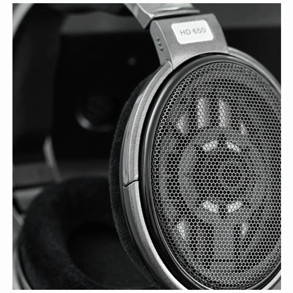 Sennheiser HD 650 Open Dynamic Wired Headphones with Adapter