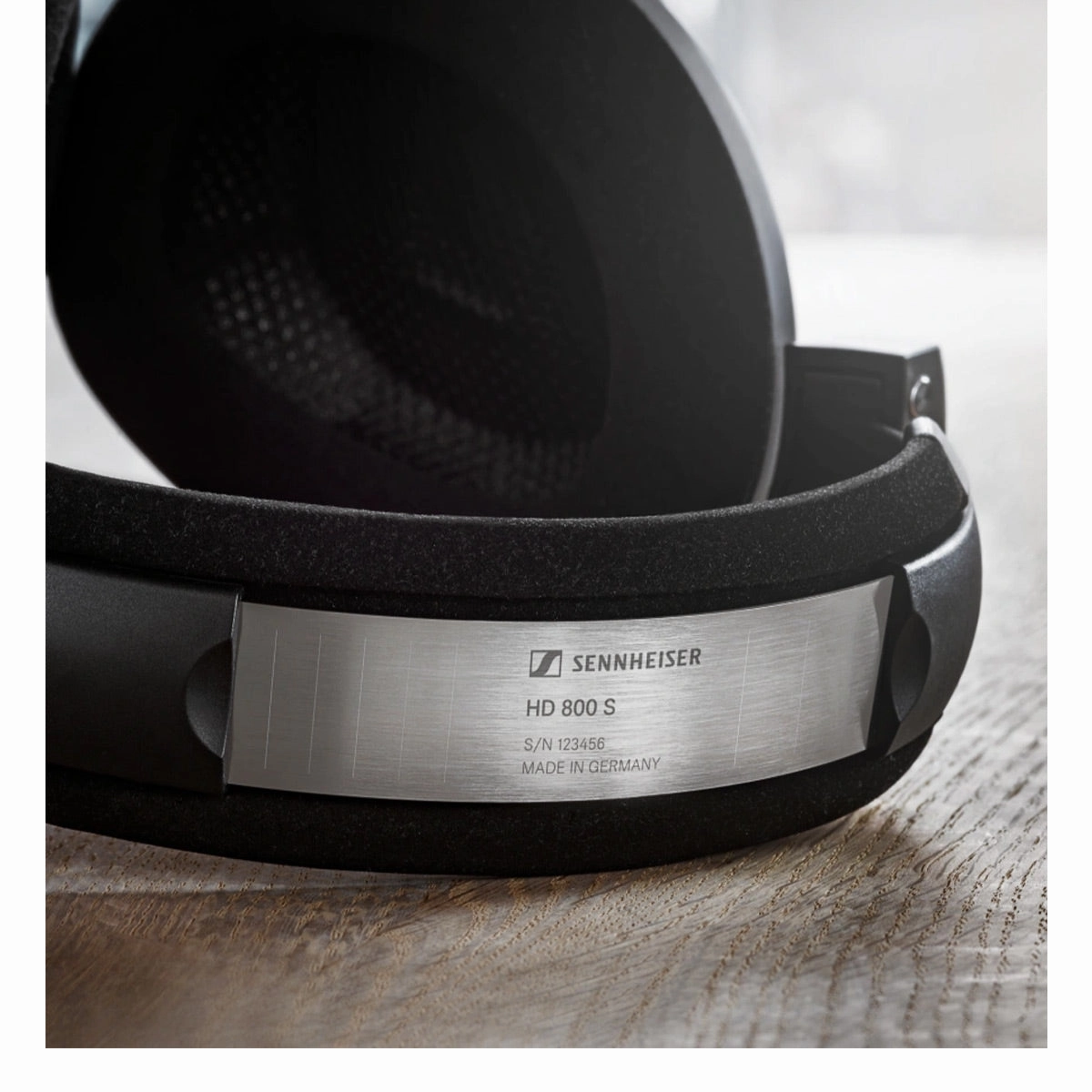 Sennheiser HD 800 S Open-Back Audiophile Headphones and HDV 820 Reference Headphone Amplifier/DAC Bundle