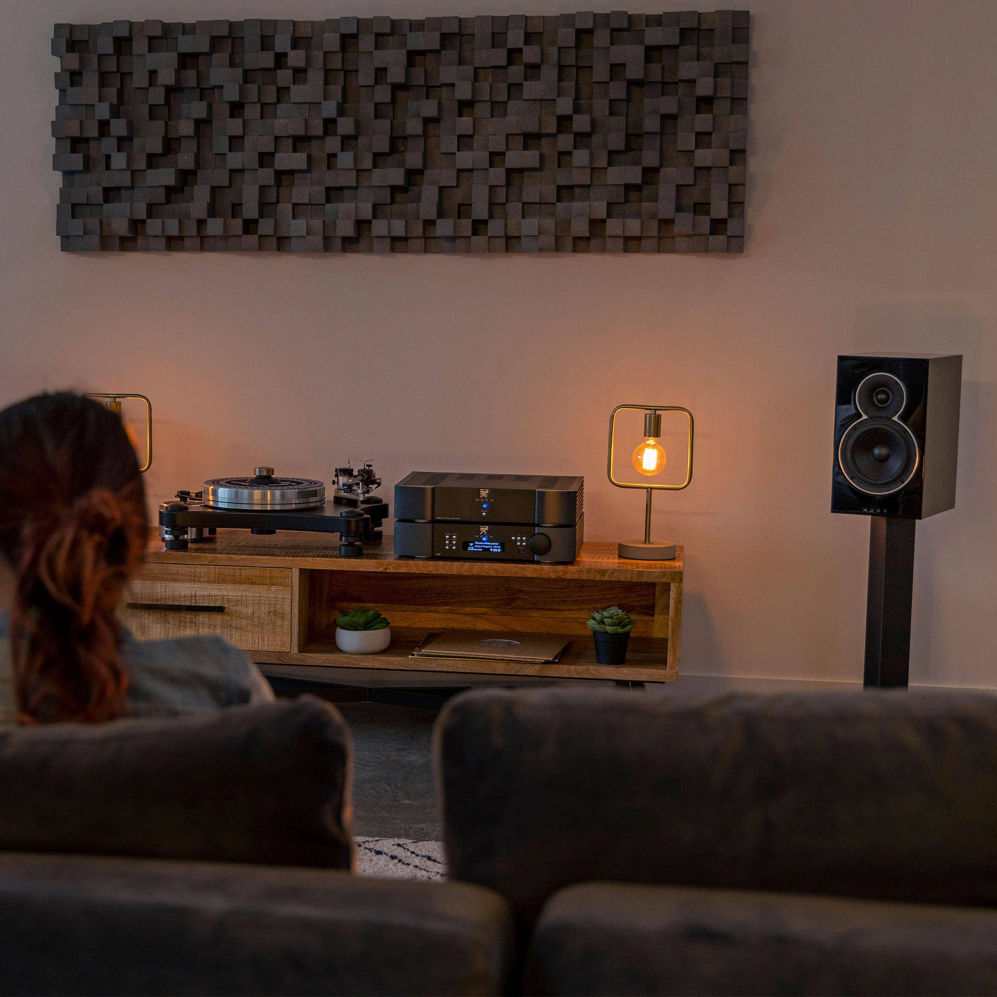 Simaudio MOON Voice 22 Loudspeakers & Stands Bundle (Pair)