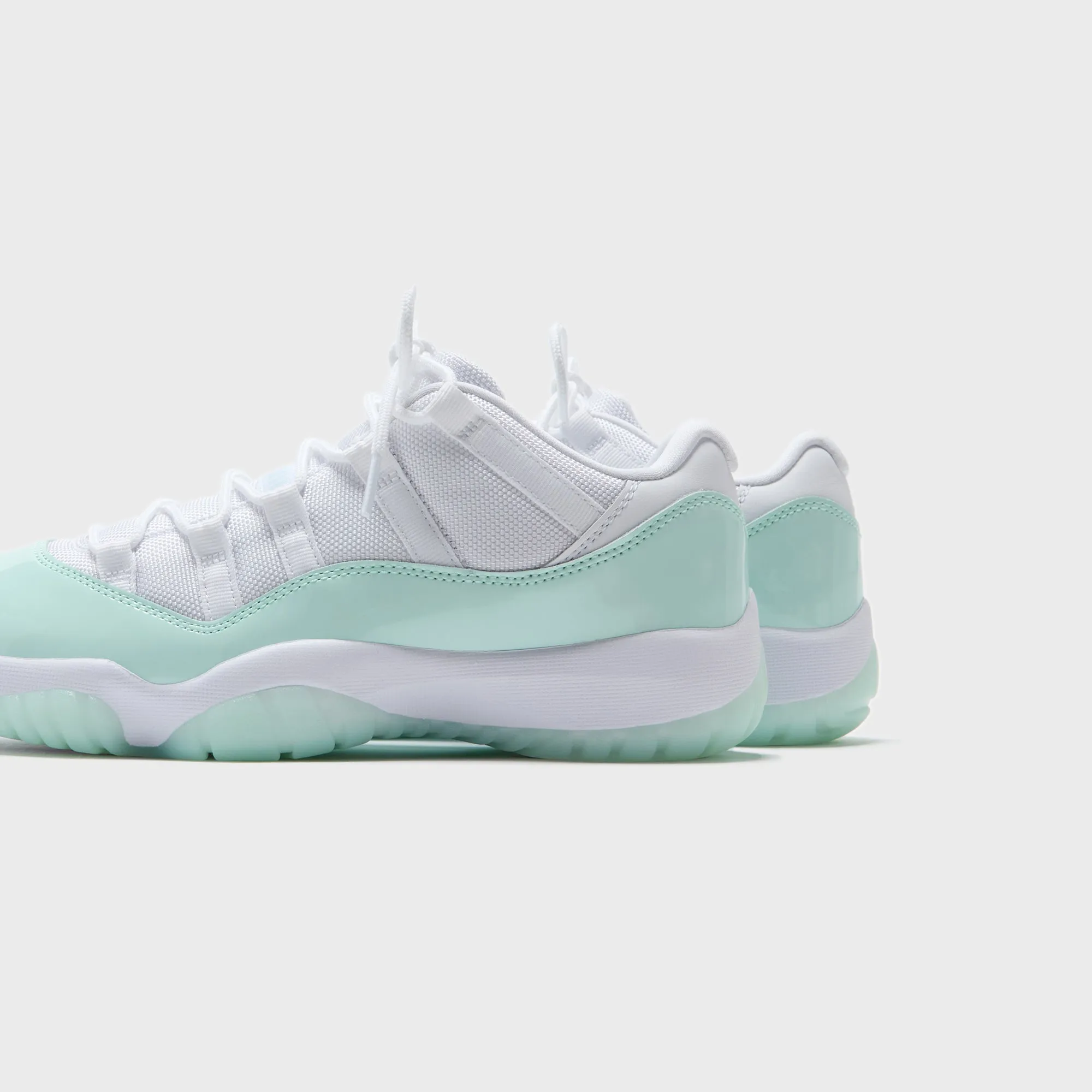 Believing Jordan Air Jordan 11 Retro Low - White / Igloo