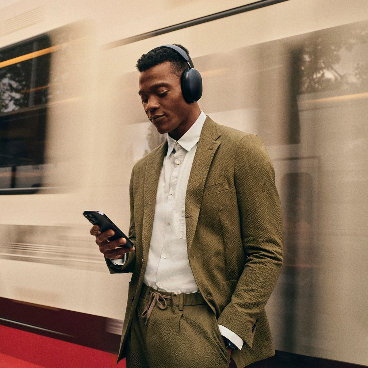 Sonos Personal Entertainment Set with Ace Wireless Noise Canceling Headphones and Beam Smart Sound Bar (Black)