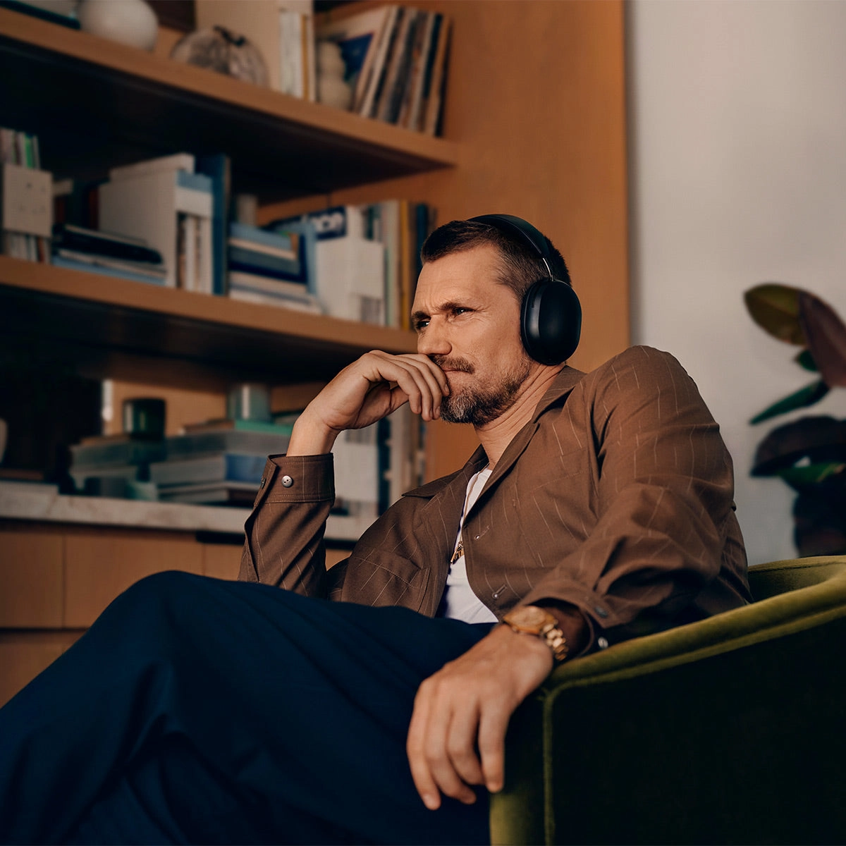 Sonos Personal Entertainment Set with Ace Wireless Noise Canceling Headphones and Beam Smart Sound Bar (Black)