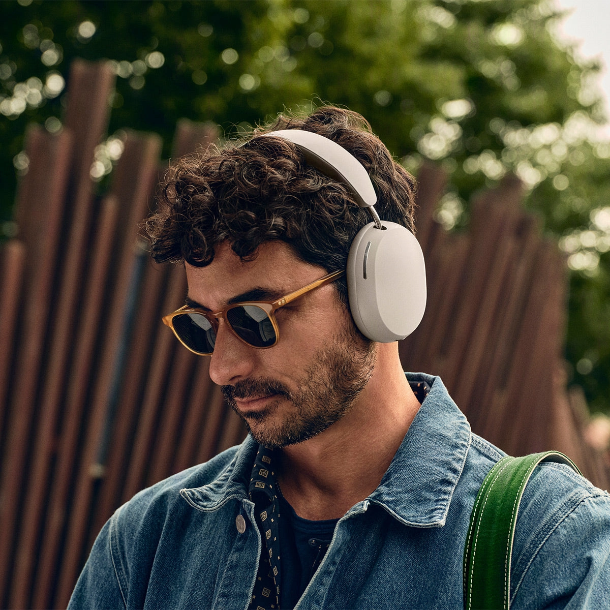 Sonos Personal Entertainment Set with Ace Wireless Noise Canceling Headphones and Beam Smart Sound Bar (White)