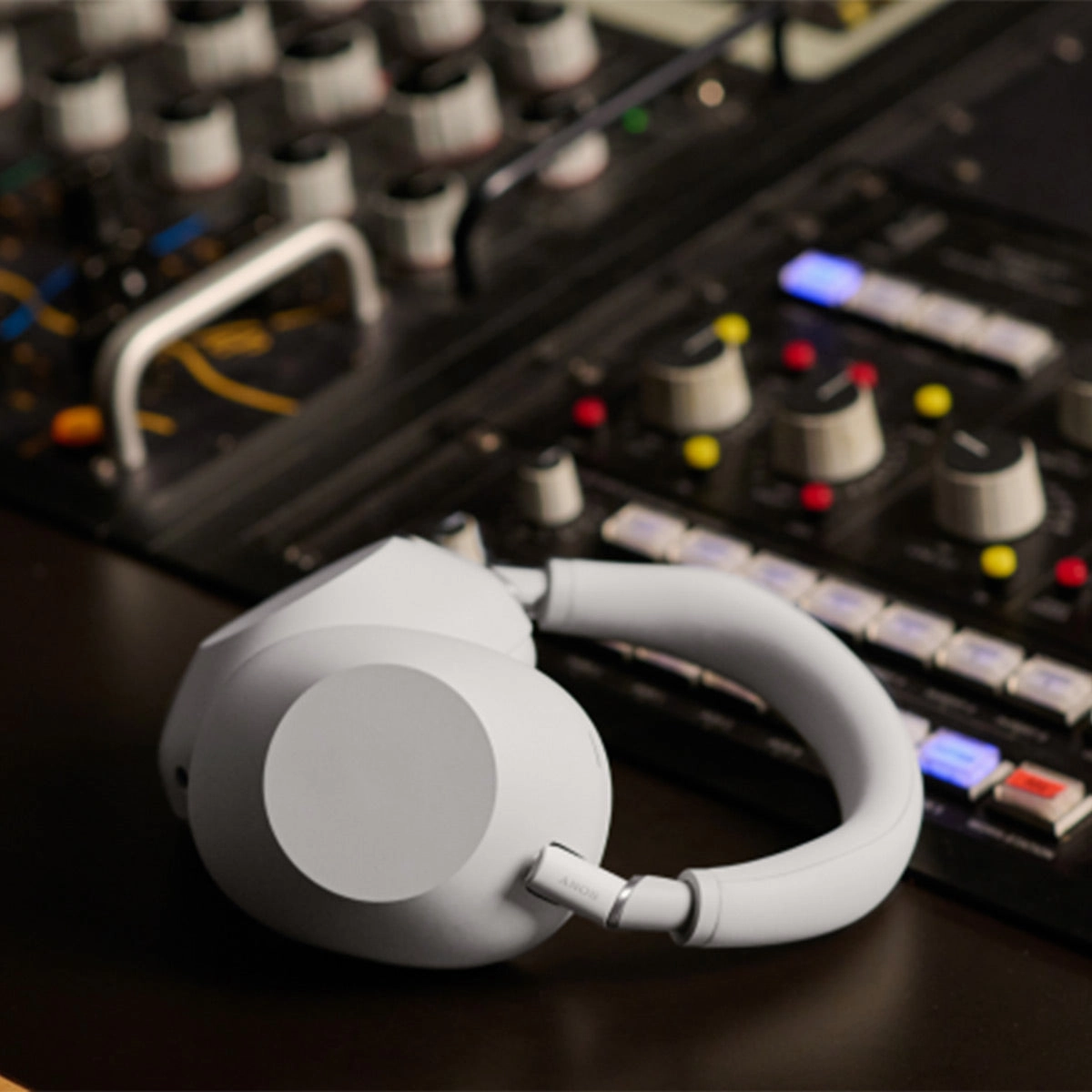 Sony WH-1000XM6 Wireless Noise Cancelling Over Ear Headphone Bundle with gSport Case (Silver)