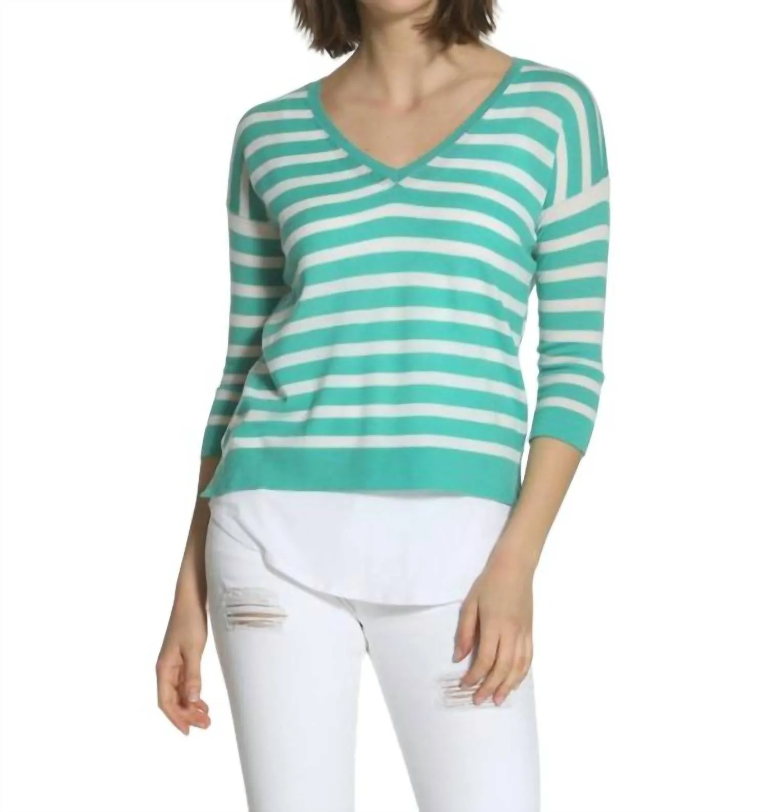 Pull col V rayé en turquoise/blanc
