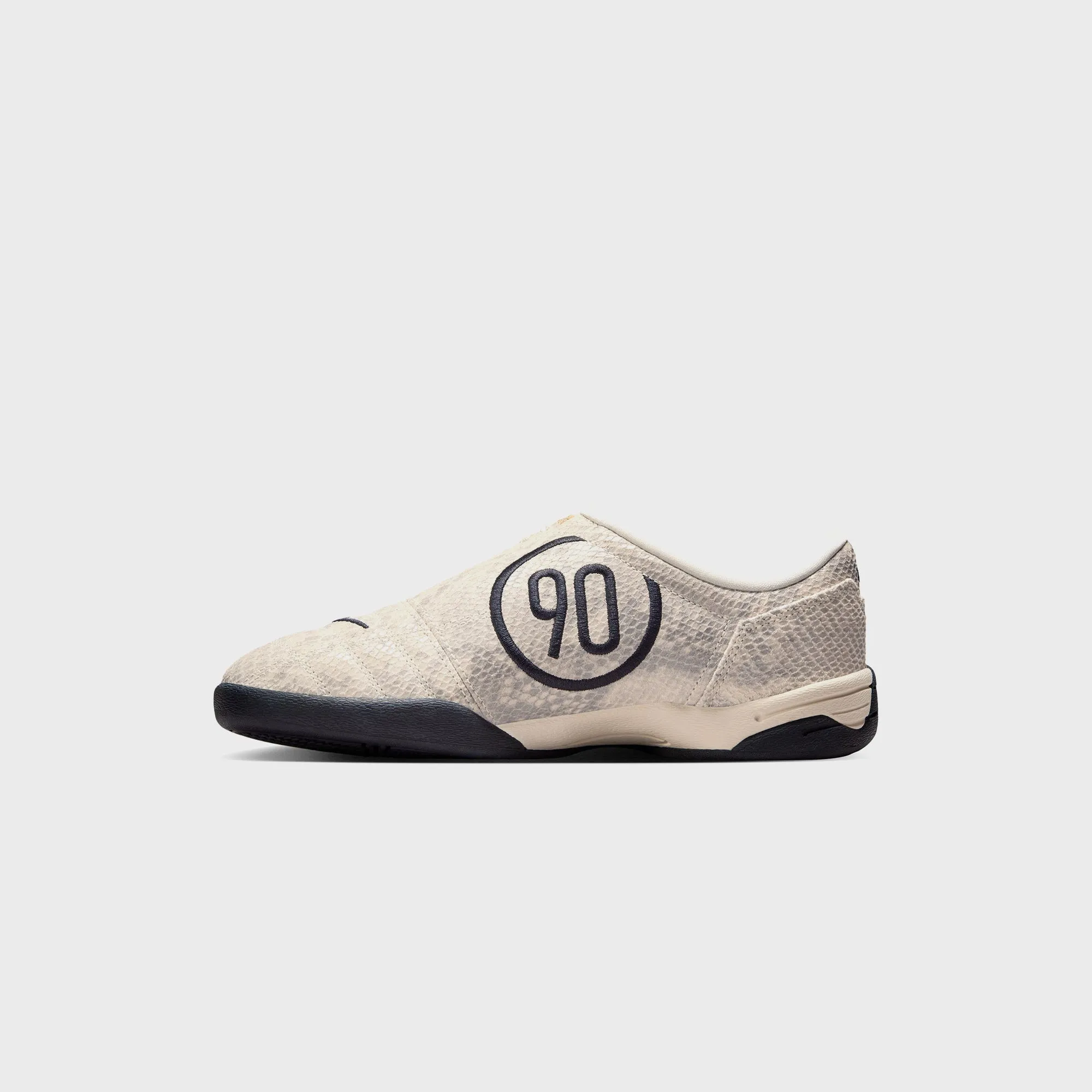 Nike Wmns T90 Sp - Pale Ivory / Black Comfortable Hook - And - Loop Padding