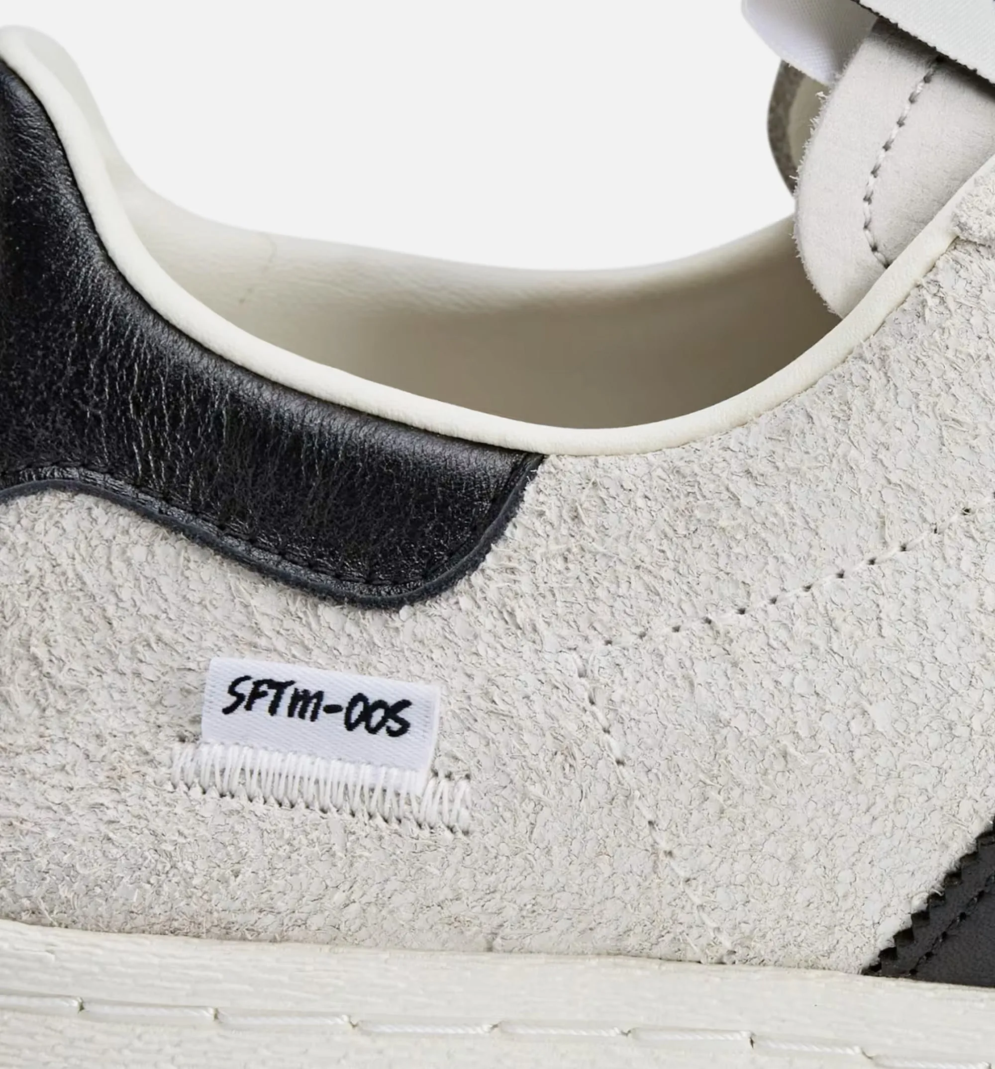 Superstar 82 Sftm Mens Lifestyle Shoe - Cream White/Core Black/Off White Anti-Skid Sole Design