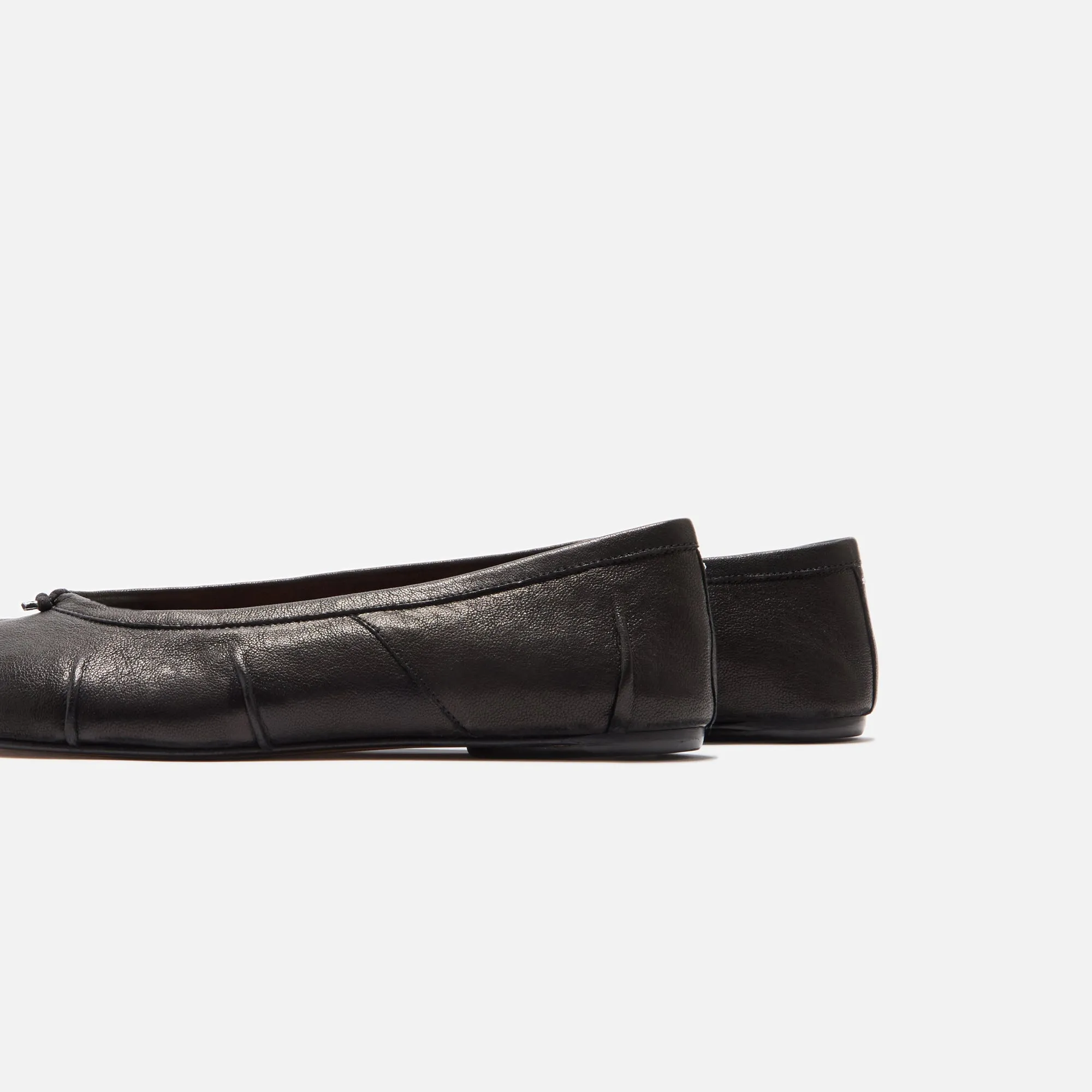 Comfortable Strapping System Design Maison Margiela Tabi Ballerina - Black