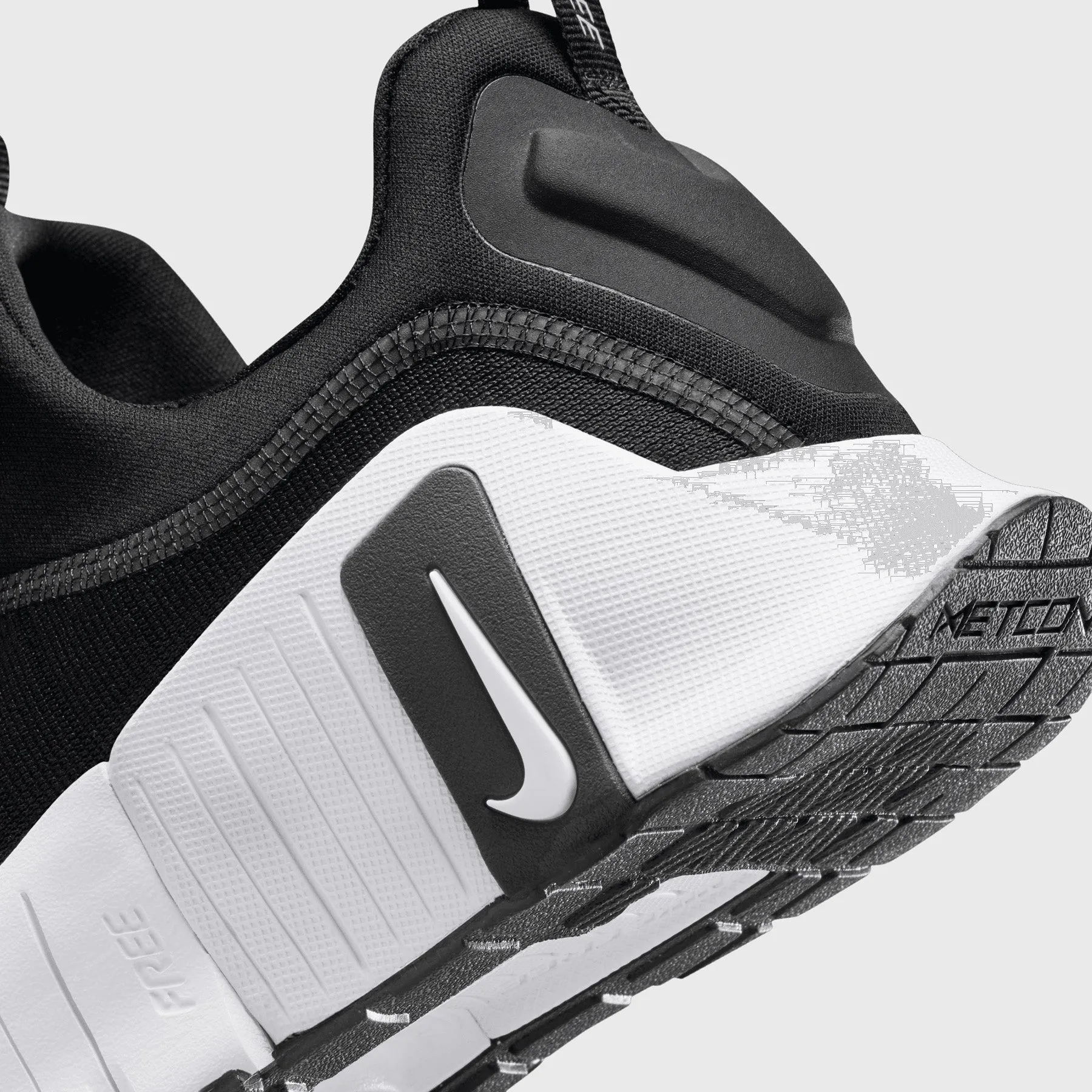 Nike - Free Metcon 6 Men'S Training Shoes - Black/White Breathable And Moisture Wicking Footbed Design