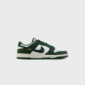 Nike Wmns Dunk Low - Summit White / Gorge Green / Sail Foot Coordination Tape