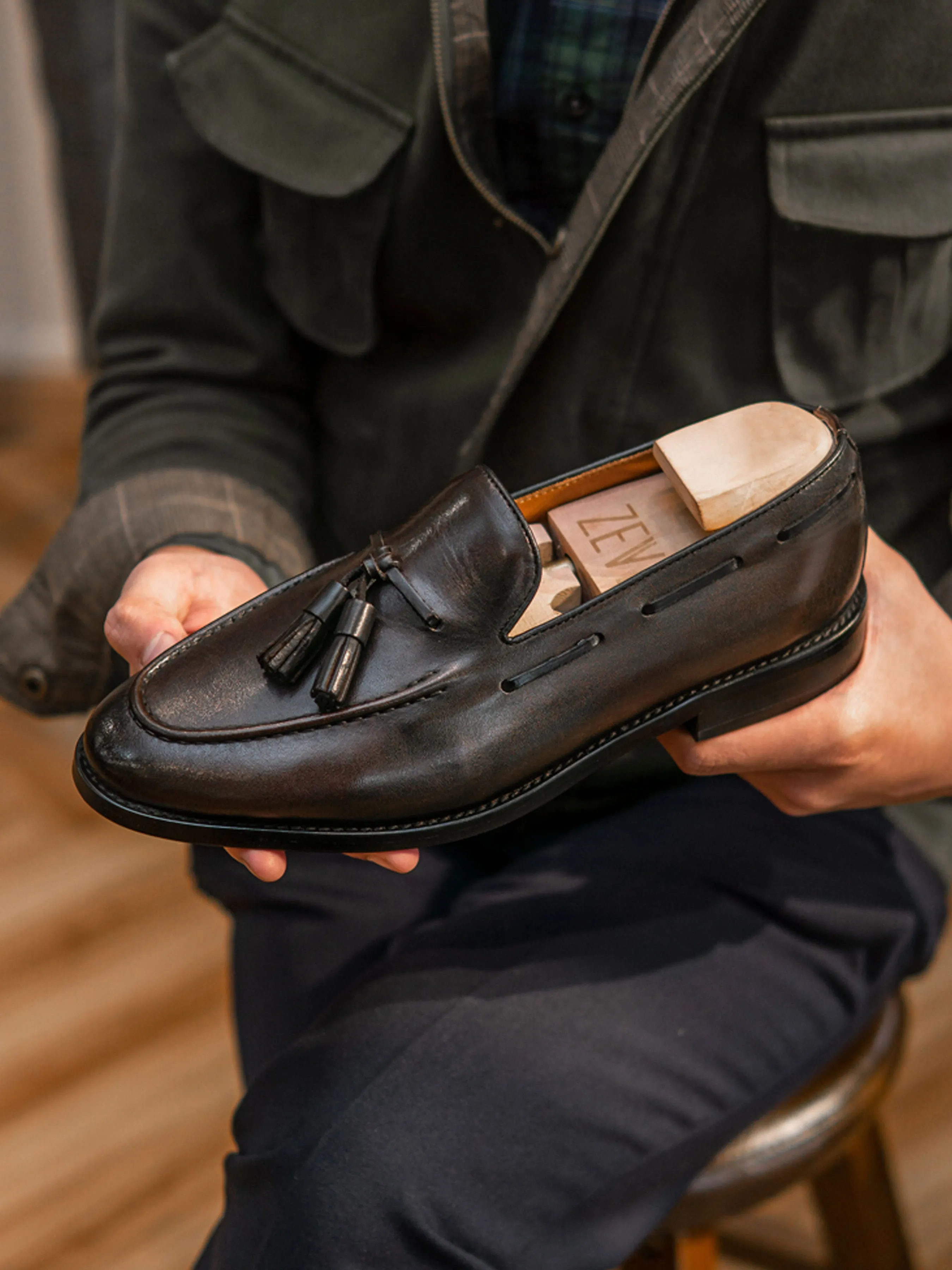 Fast Drying Performance Low Cut Design Tassel Loafer - Dark Brown (Hand Painted Patina)
