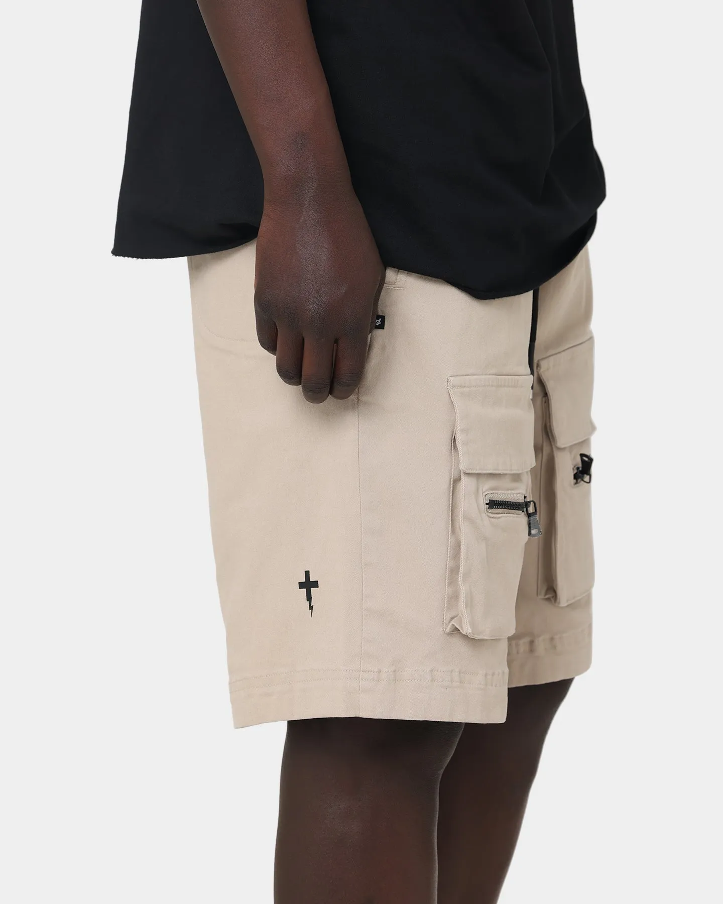 Le Short Cargo Centurion Anti-Ordre en Couleur Bone