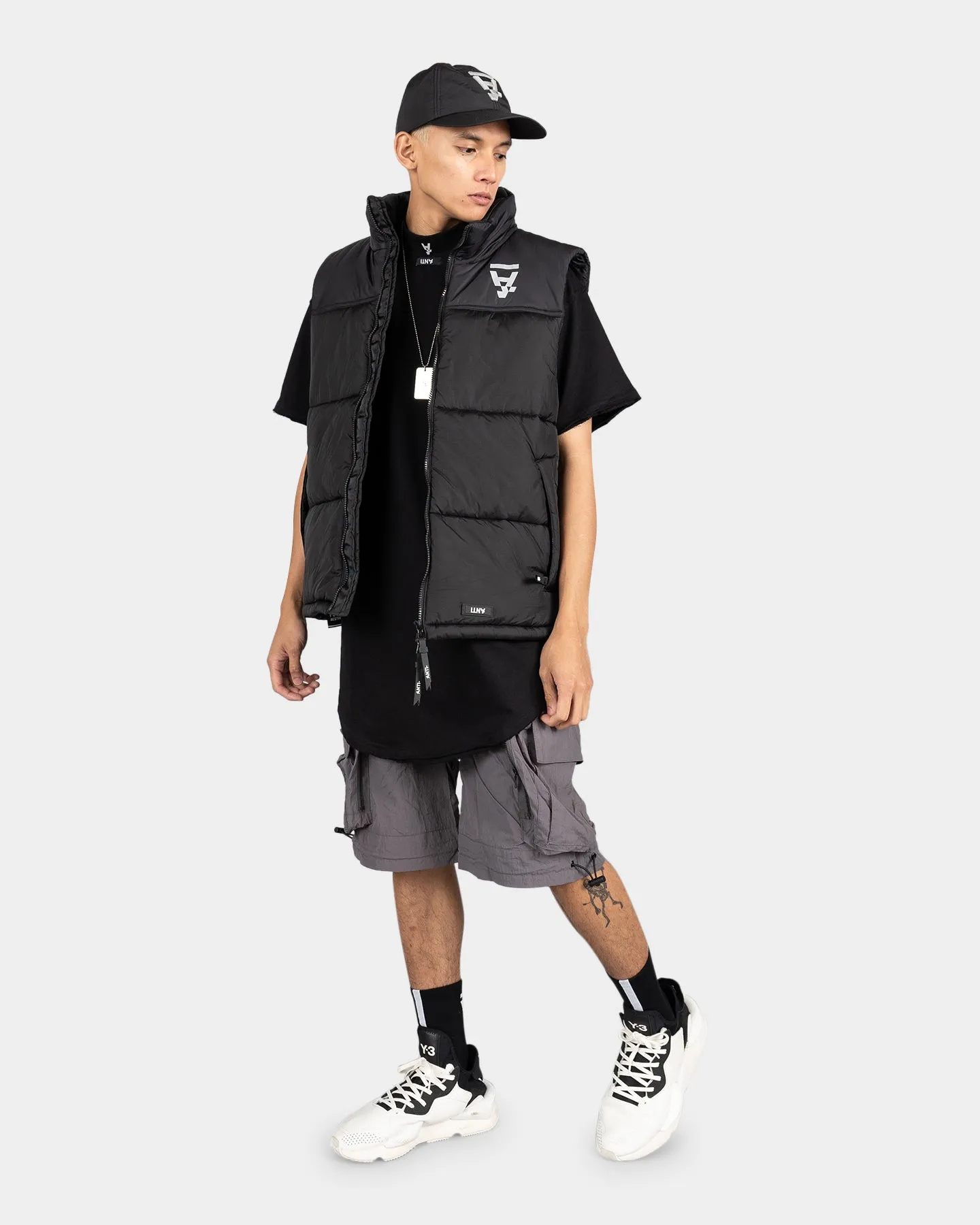 Le Futur Cargo Anti-Ordre Short Sombre Graphite