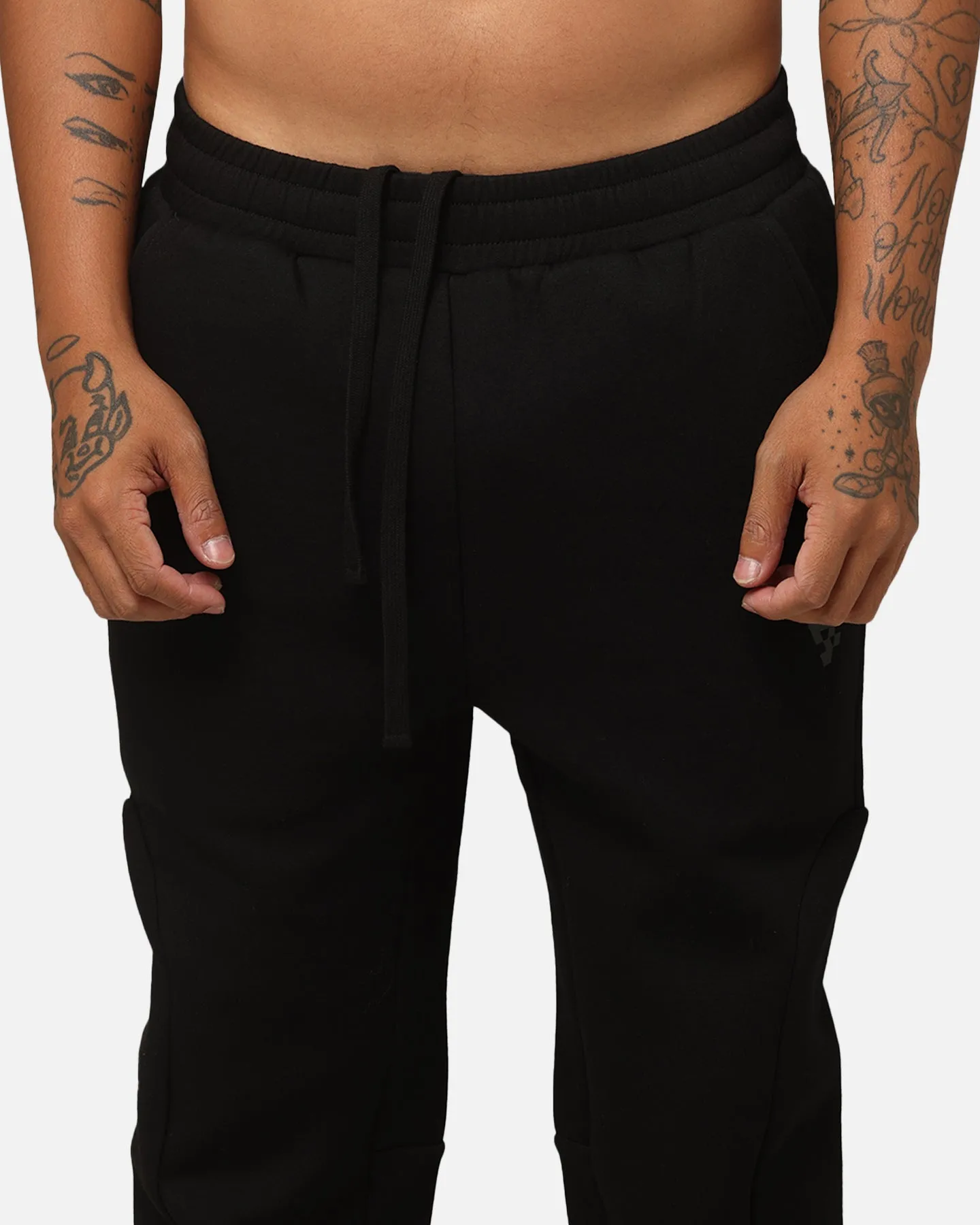 Le Jogger à Panneaux Anti-Ordre Noir