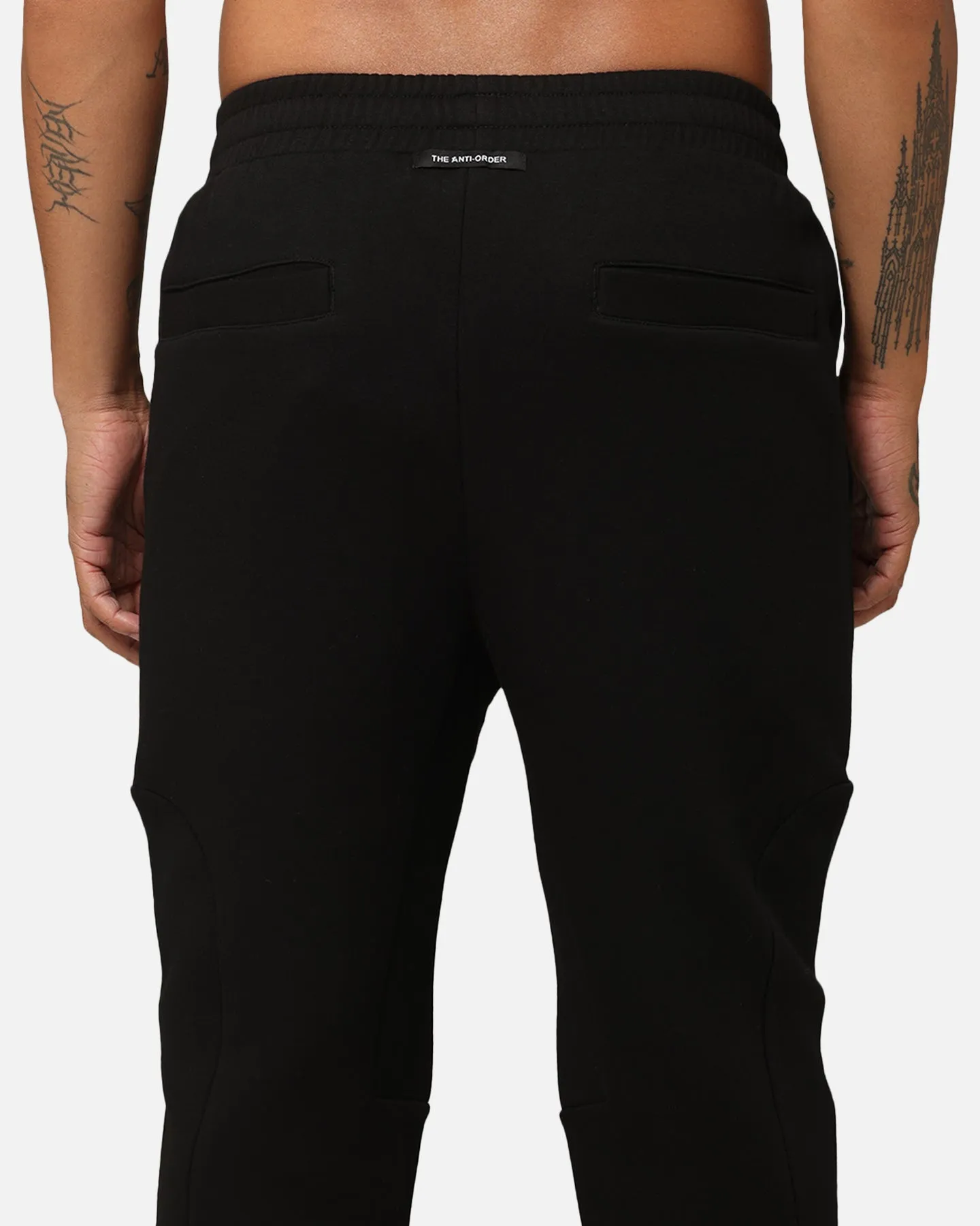 Le Jogger à Panneaux Anti-Ordre Noir