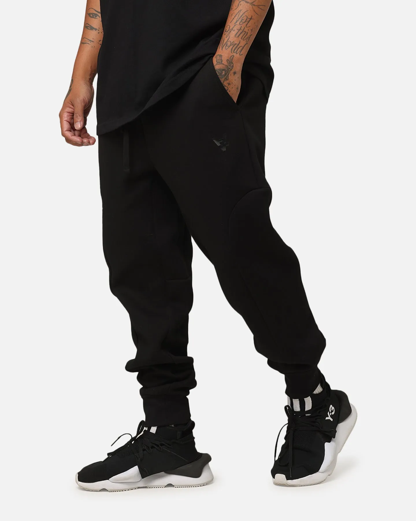 Le Jogger à Panneaux Anti-Ordre Noir