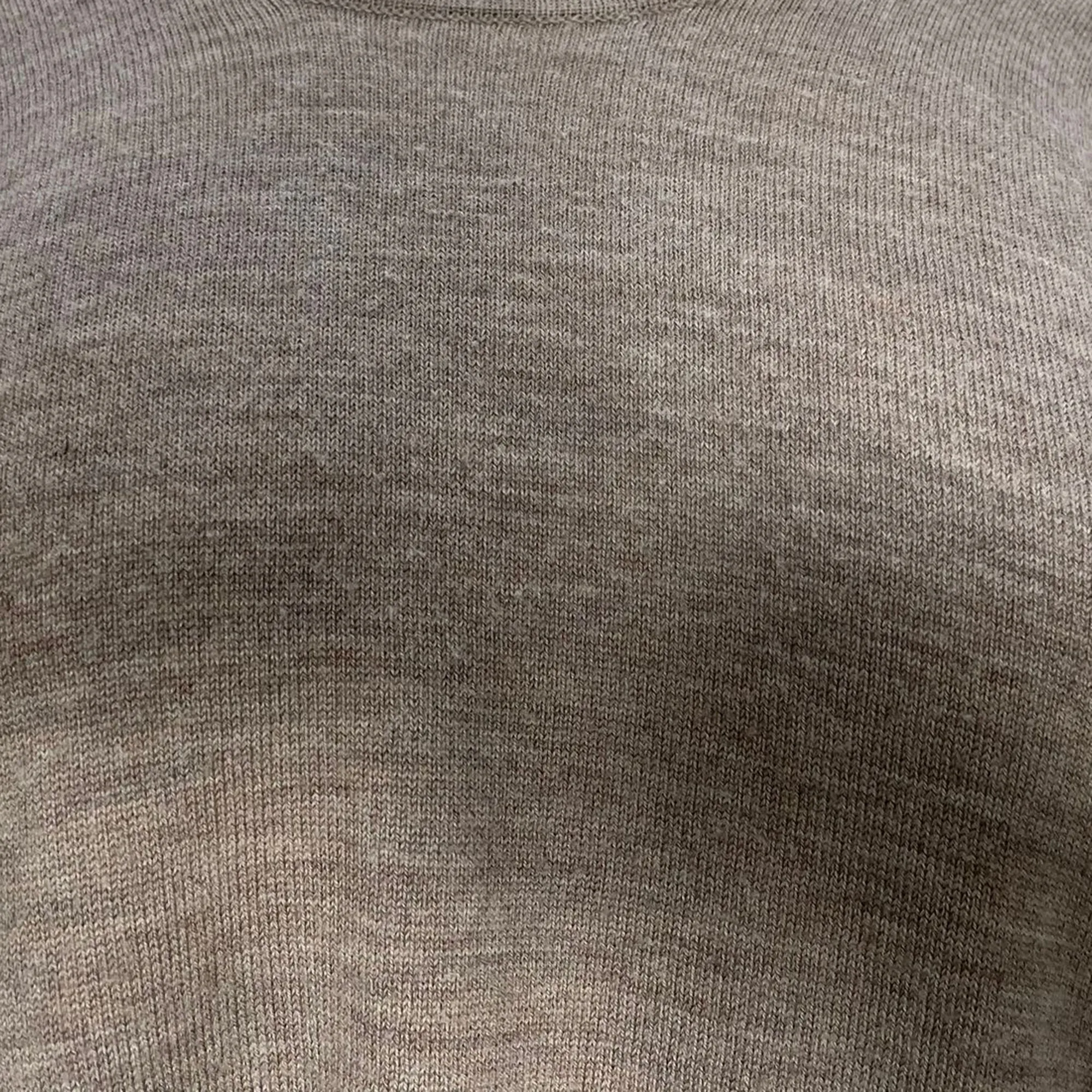 Le pull col rond The Row en laine marron