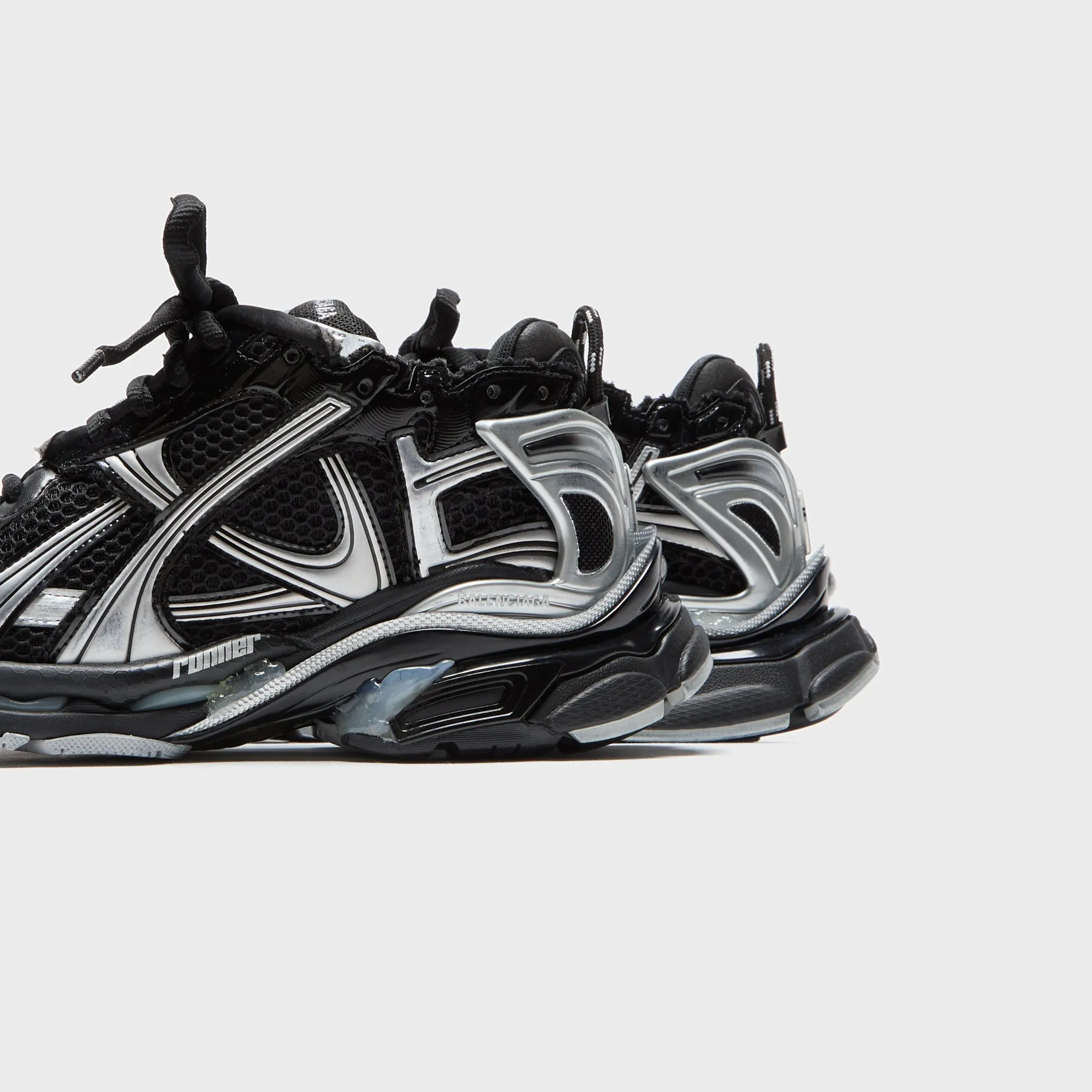 Comfortable Blends Decorative Heels Balenciaga Runner - Black / Silver