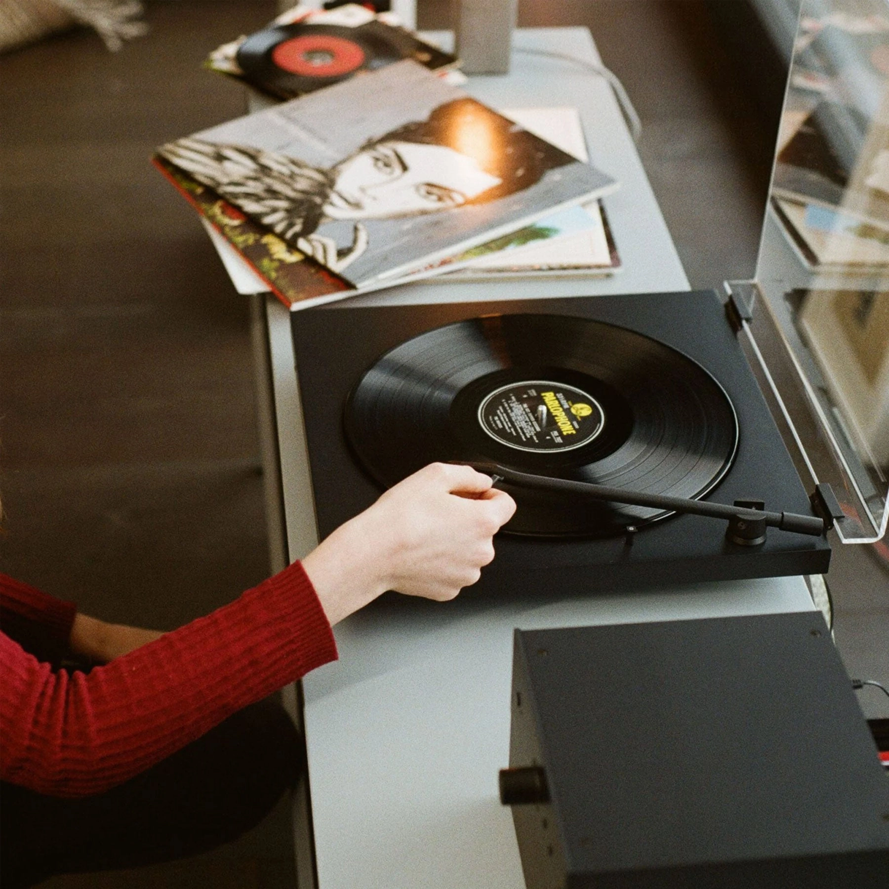 Tone Factory: Tone Turntable w/ Dustcover