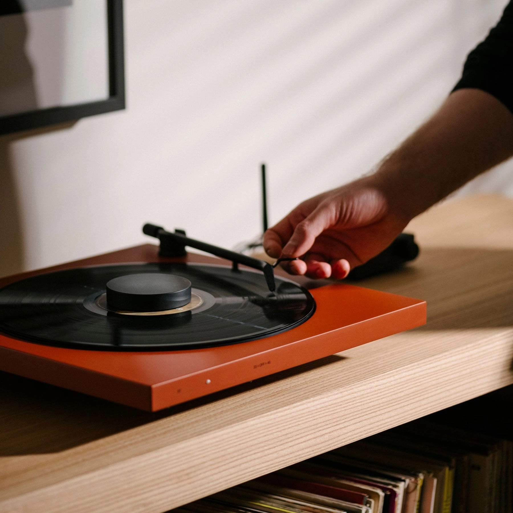Tone Factory: Tone Turntable w/ Dustcover