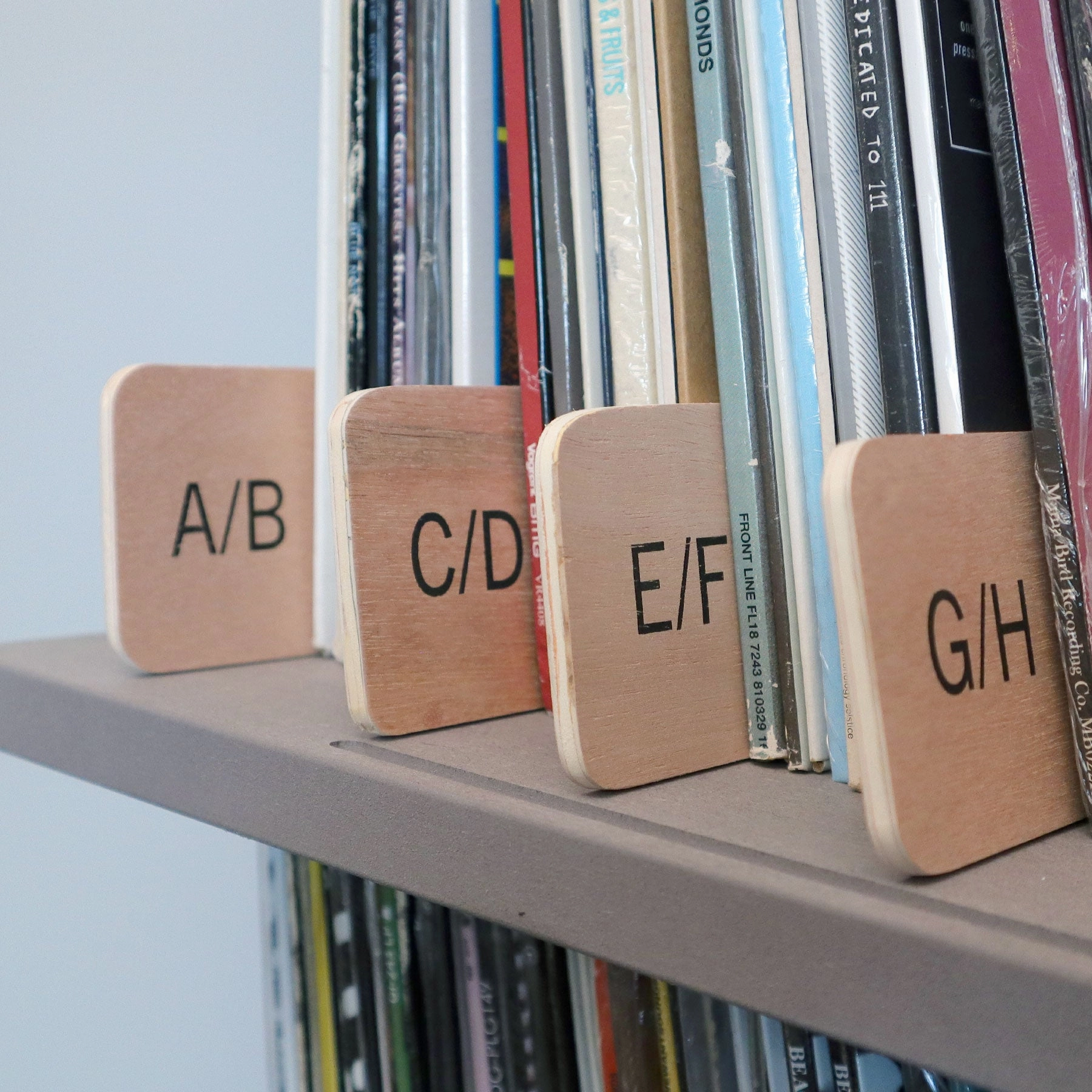 Turntable Lab: Wooden LP Dividers For Vinyl Records - Alpha hi-fi DAC amp combo,hi-fi speaker impedance matcher,hi-fi RCA switch