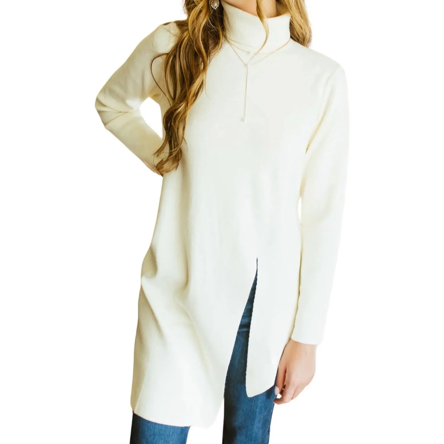 Tunique en pull à col roulé couleur crème