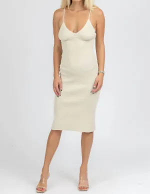 Robe mi-longue tricotée à armatures en couleur naturelle