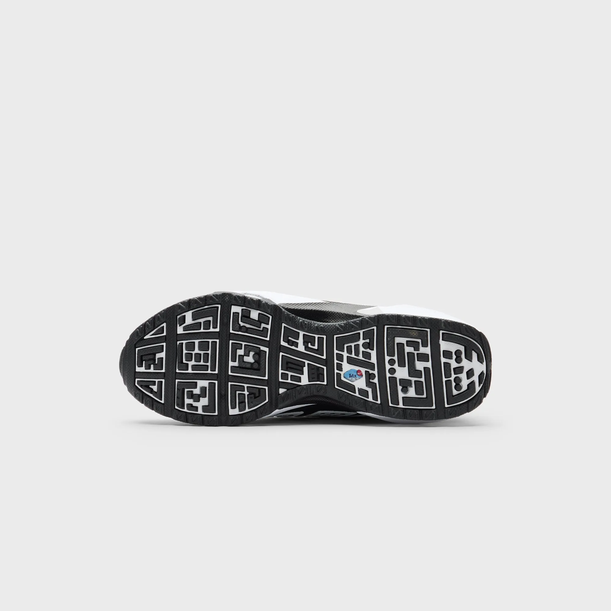 Nike Wmns Air Max Sndr - White / Black Low-Maintenance Trail Shoes