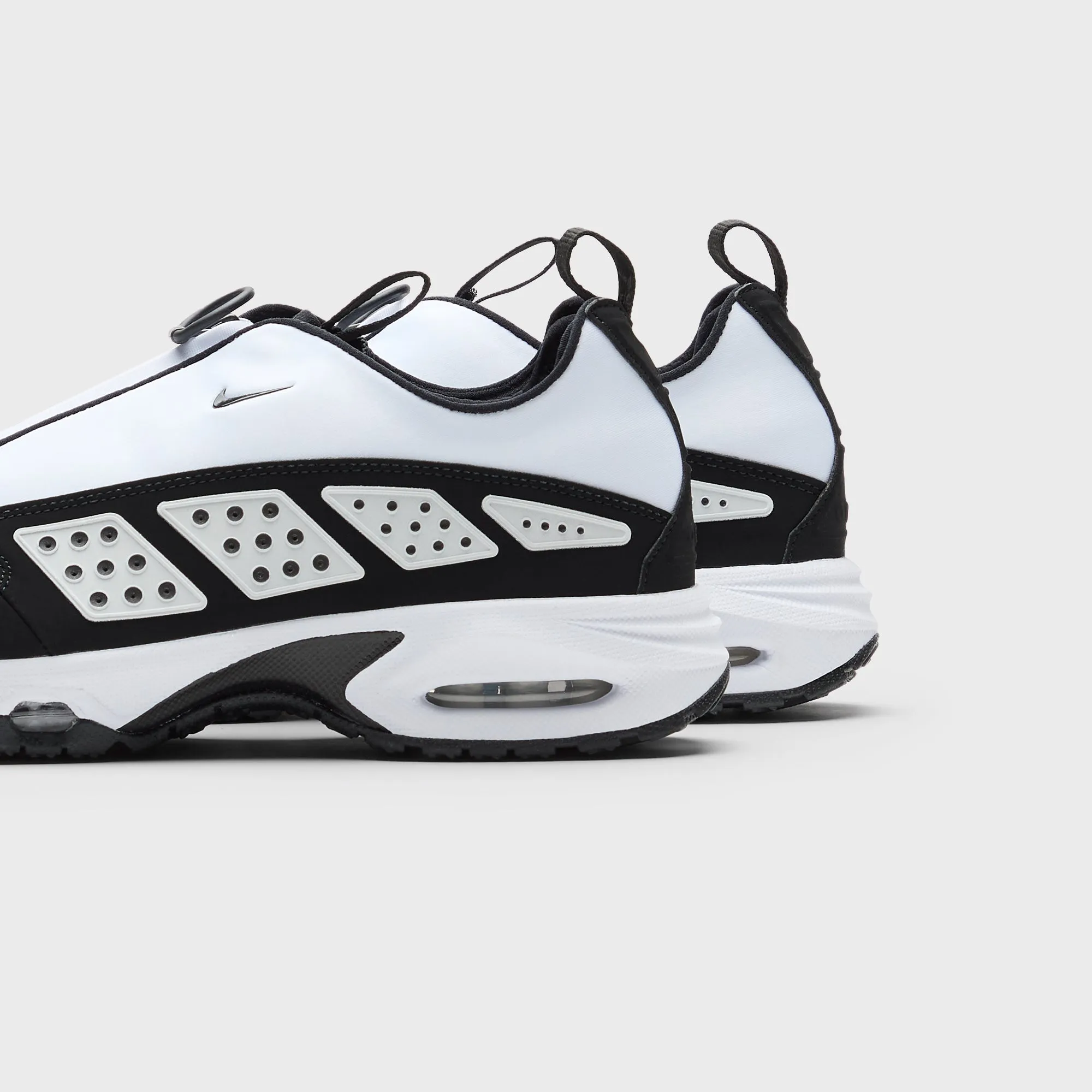 Nike Wmns Air Max Sndr - White / Black Lightweight And Flexible Construction Style