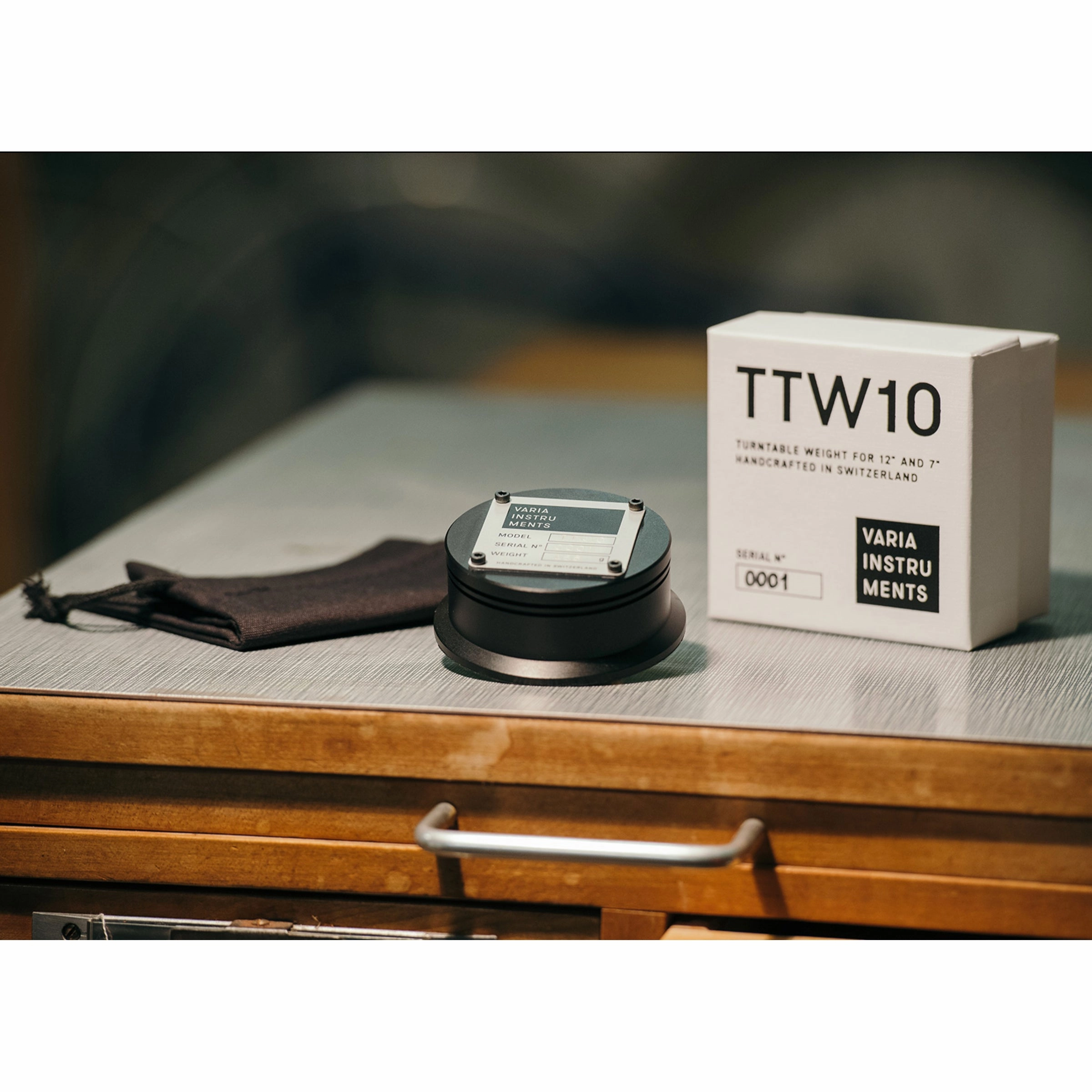 Varia Instruments: TTW10 Turntable Weight for 12"   7" Records