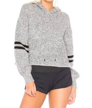 Pull universitaire en gris chiné