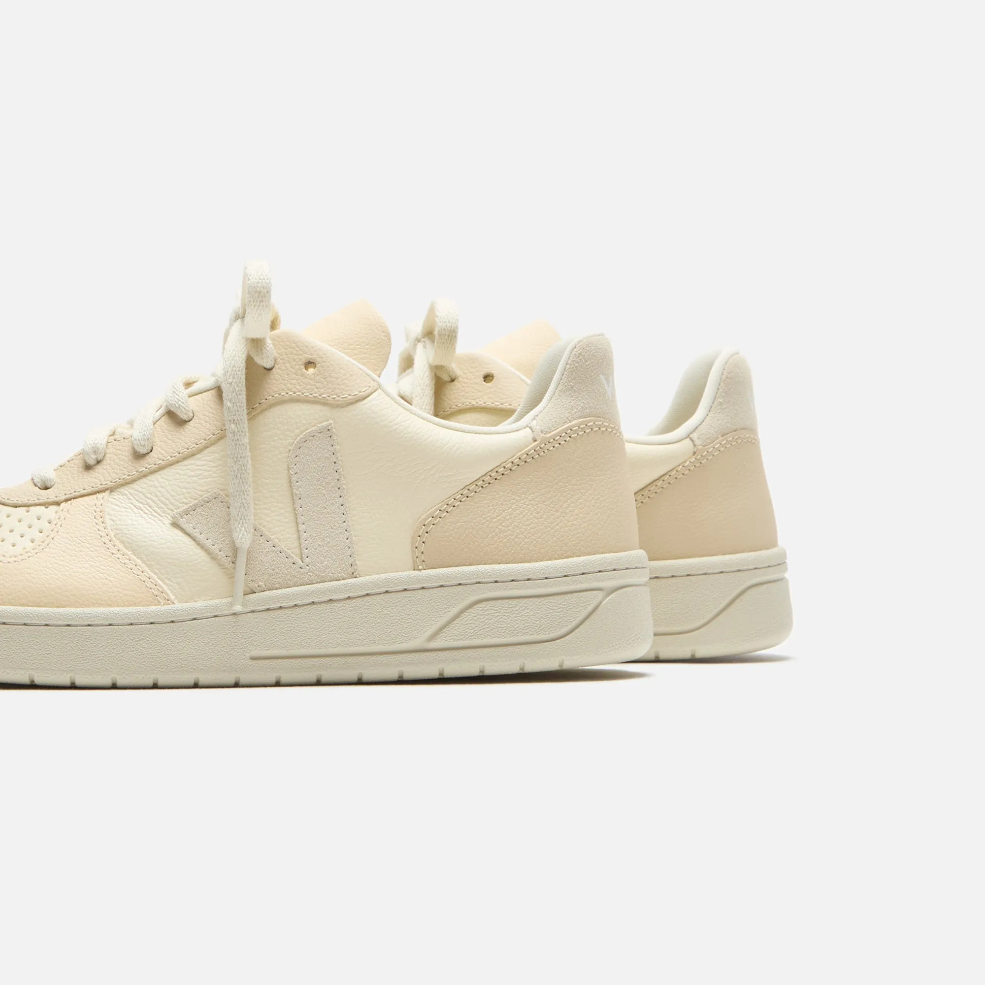 Veja V-10 - Multico Cashew Pierre Made to Turn Heads Feel the Energy