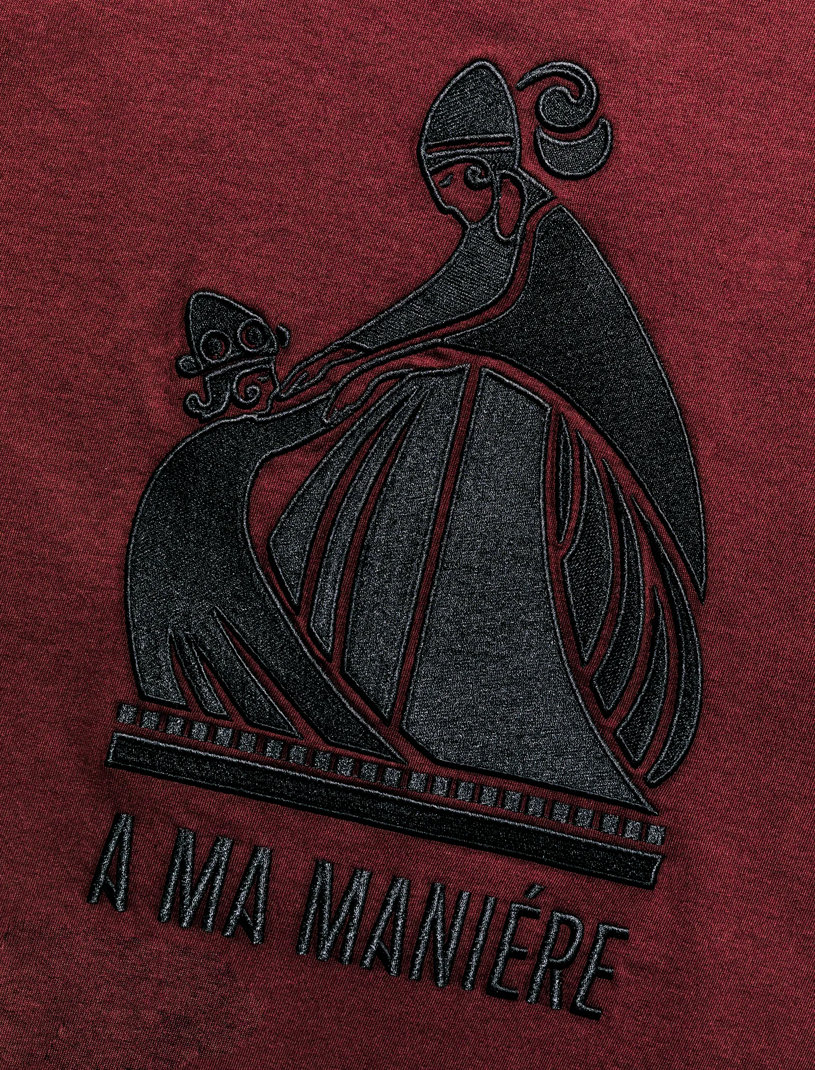 Shorter Look A Ma Manire Embroidered Oversized Logo Tee