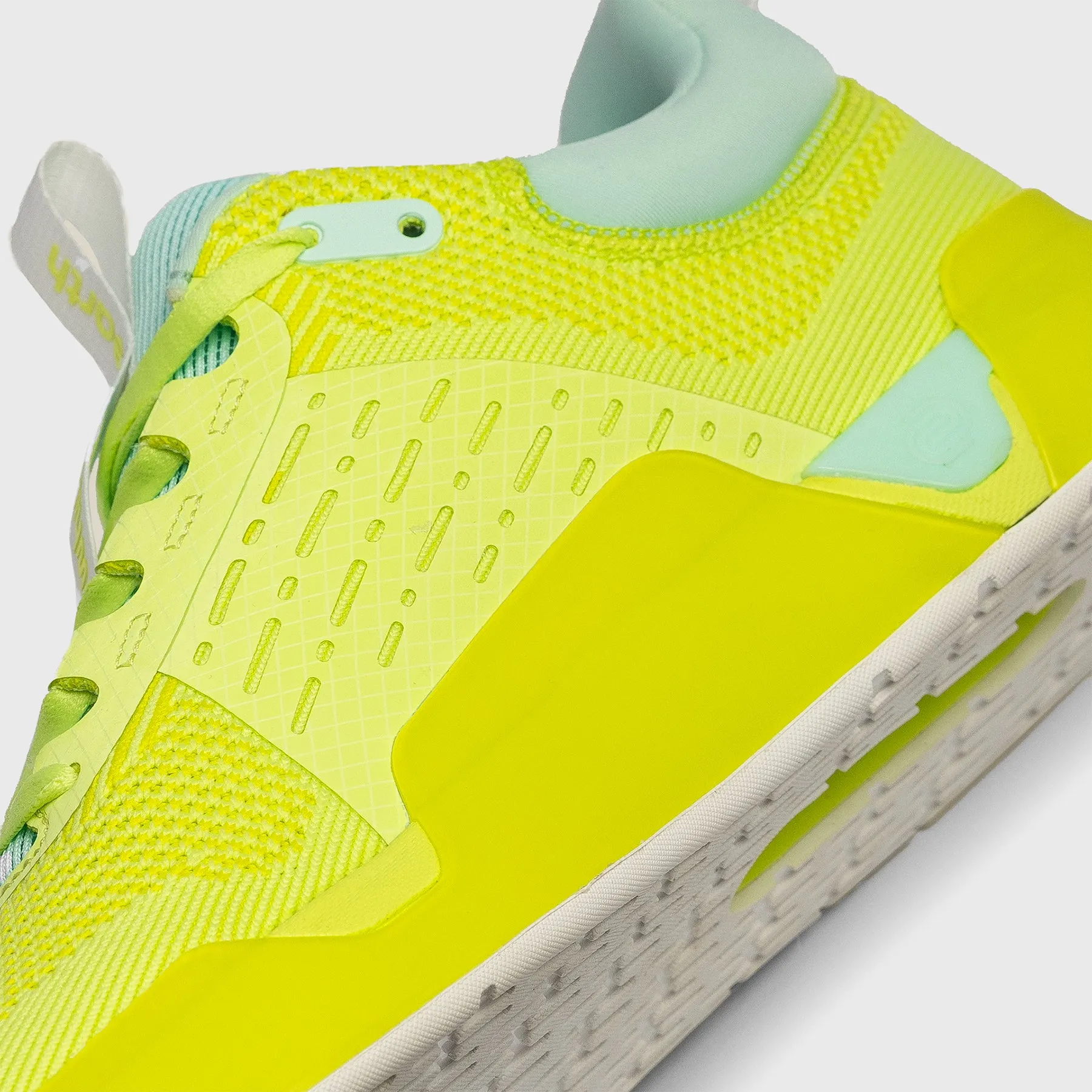 Secretly Foldable Functionality While On Earth - Men'S Move Trainer - Citrus/Salt