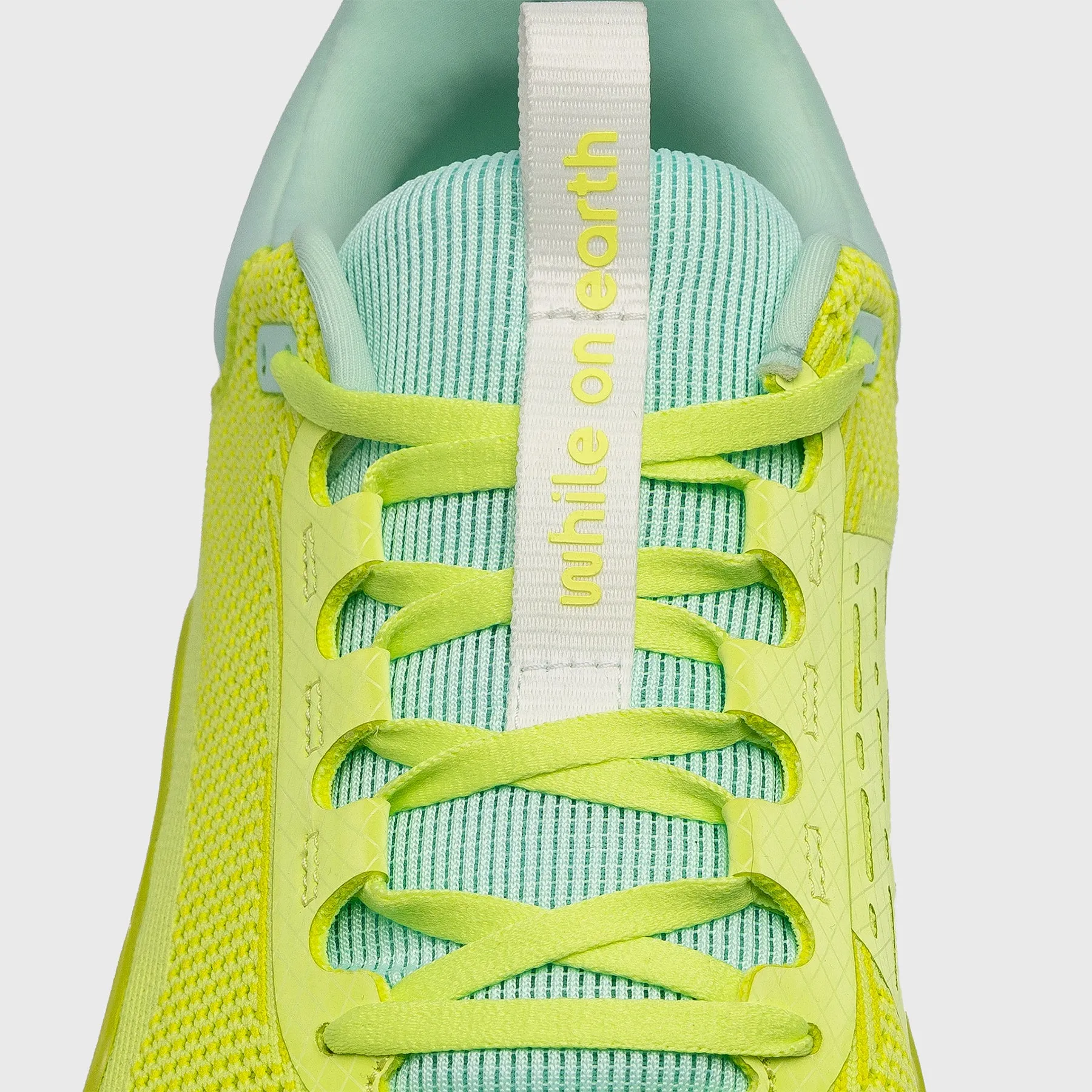 Comfortable POM While On Earth - Men'S Move Trainer - Citrus/Salt