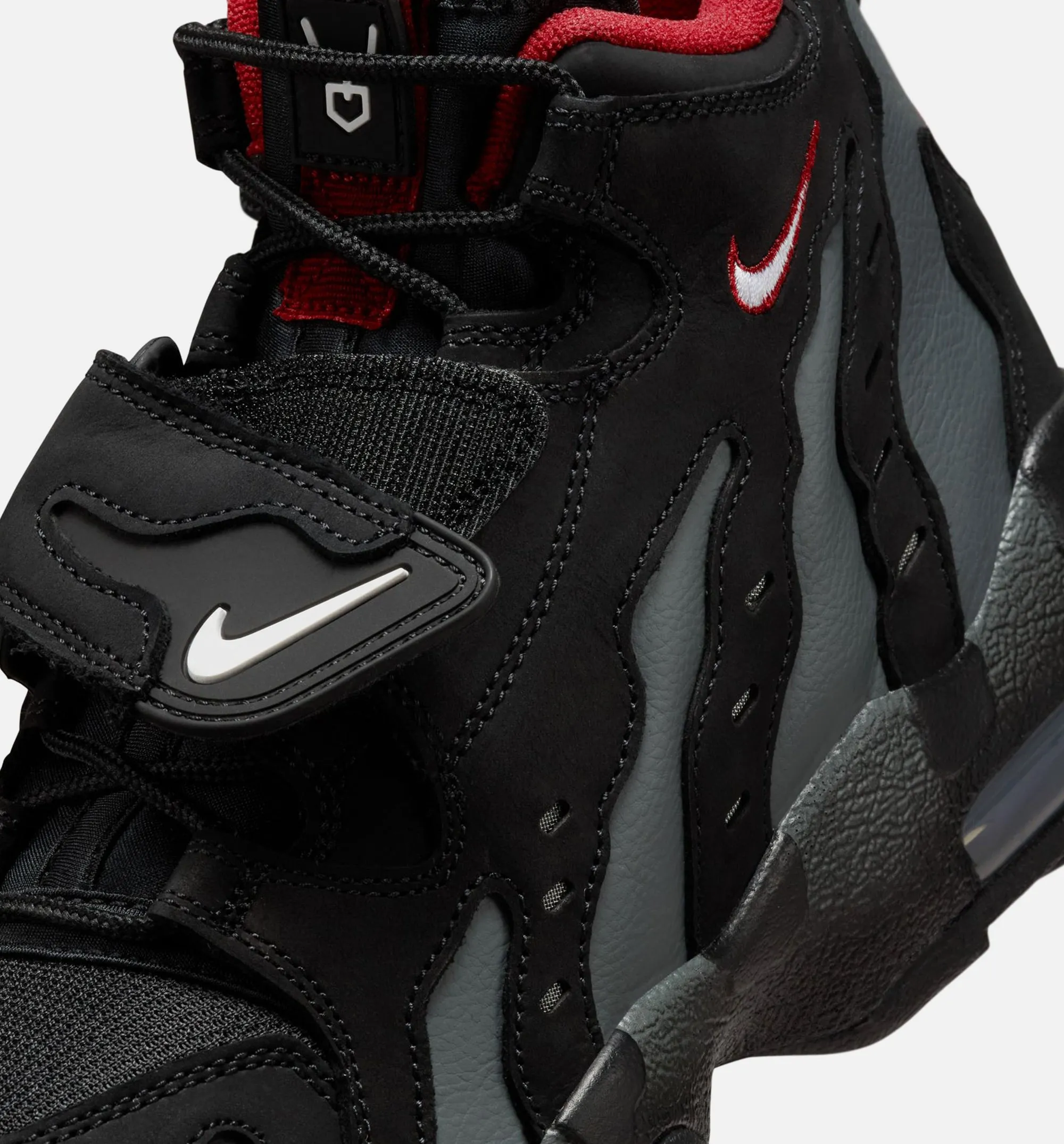 Air Dt Max '96 Falcons Mens Lifestyle Shoe - Black/White/Team Anthracite/Metallic Silver/Fire Red Moisture Wicking Straps