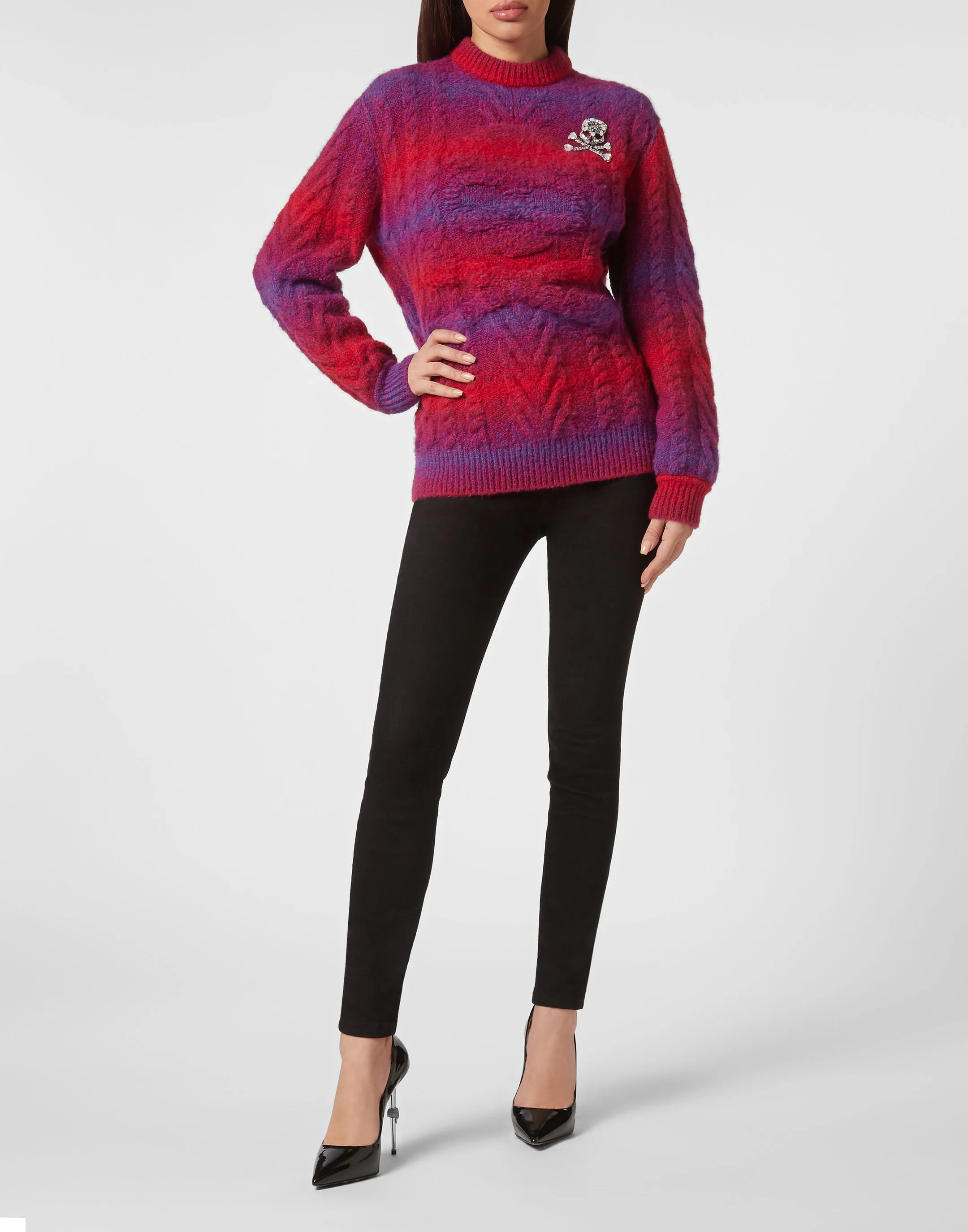 Pull en laine tricotée à col rond manches longues motif crâne et os