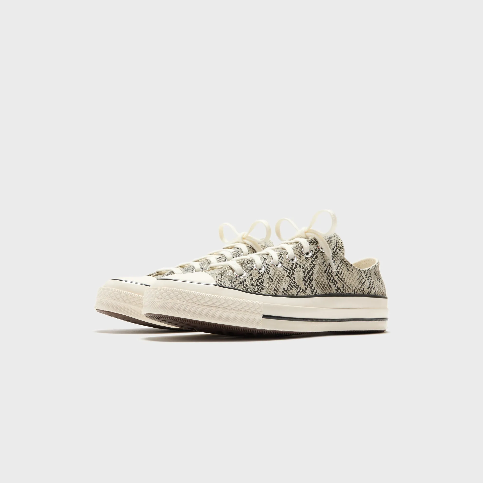 Move Beyond Ordinary Dare to Lead Converse Chuck 70 - Pale Surplus / Egret / Black