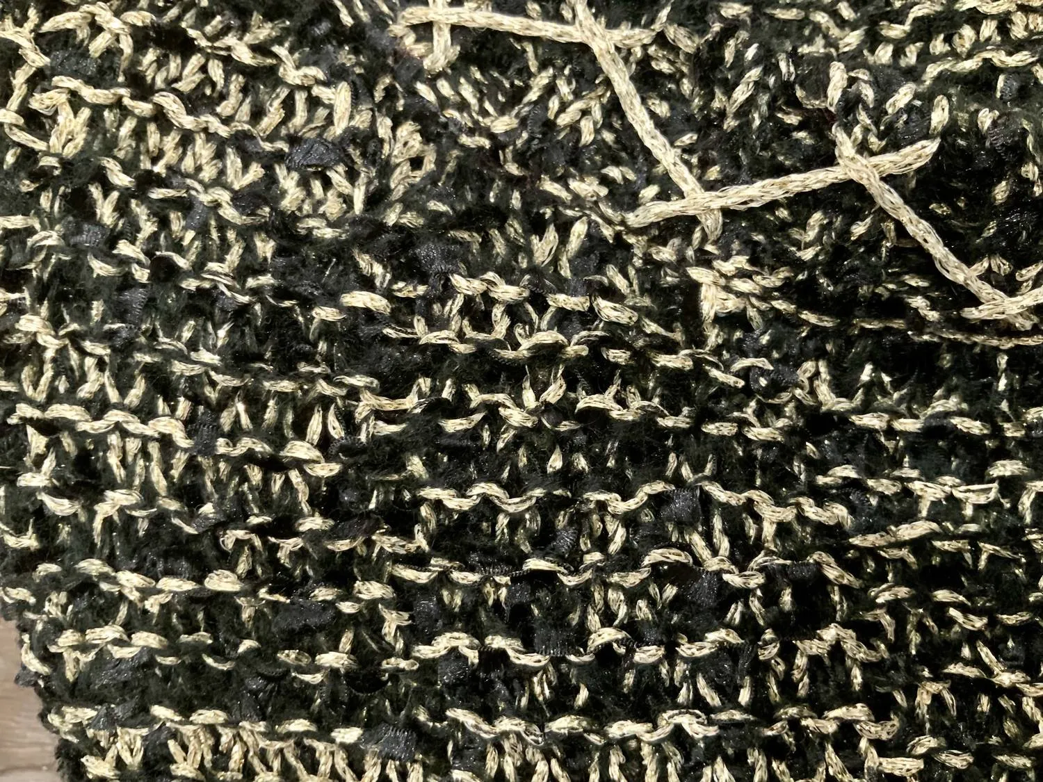 Pull Tissé Noir & Or
